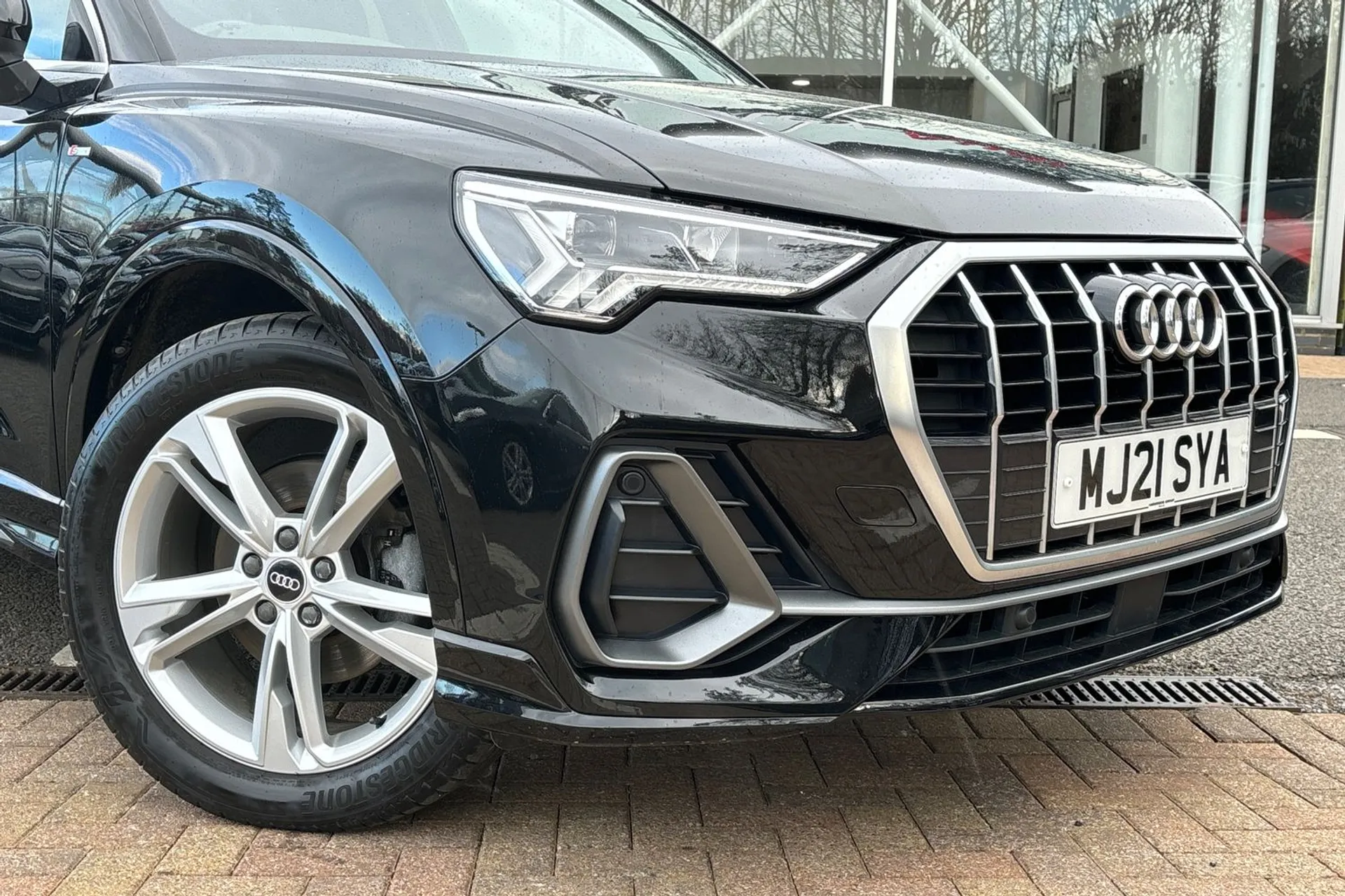 Audi Q3 thumbnail image number 6