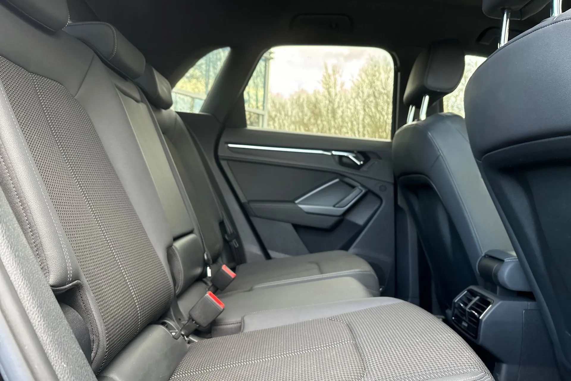 Audi Q3 thumbnail image number 22