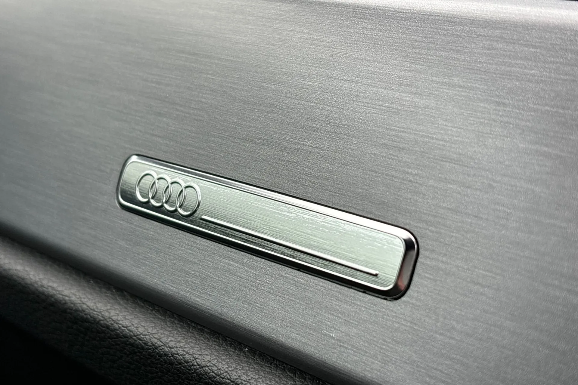 Audi Q3 thumbnail image number 37