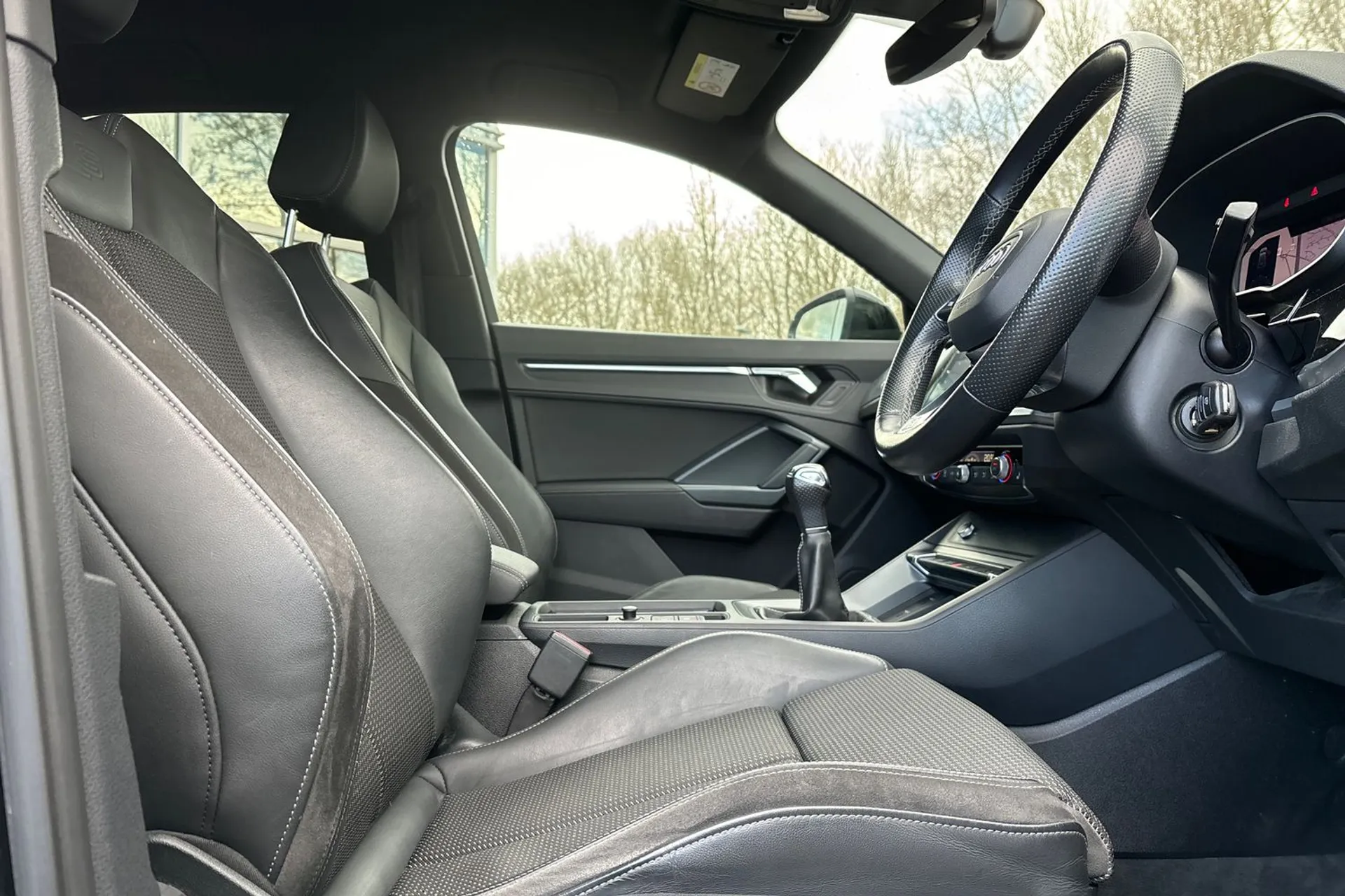 Audi Q3 thumbnail image number 25