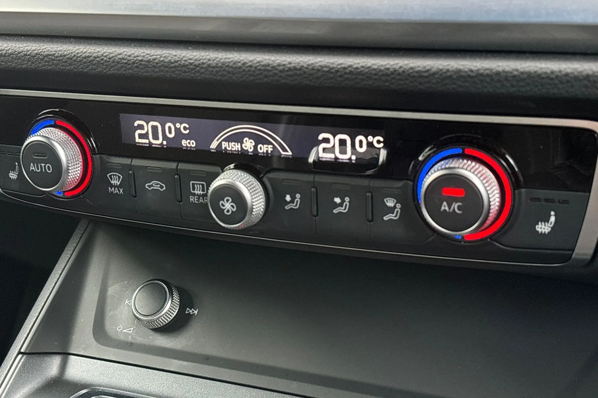 Audi Q3 thumbnail image number 39
