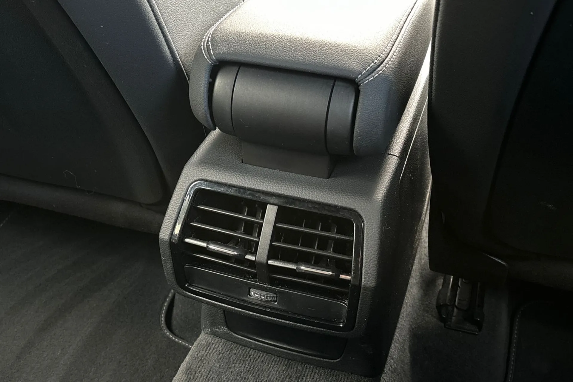 Audi Q3 thumbnail image number 44