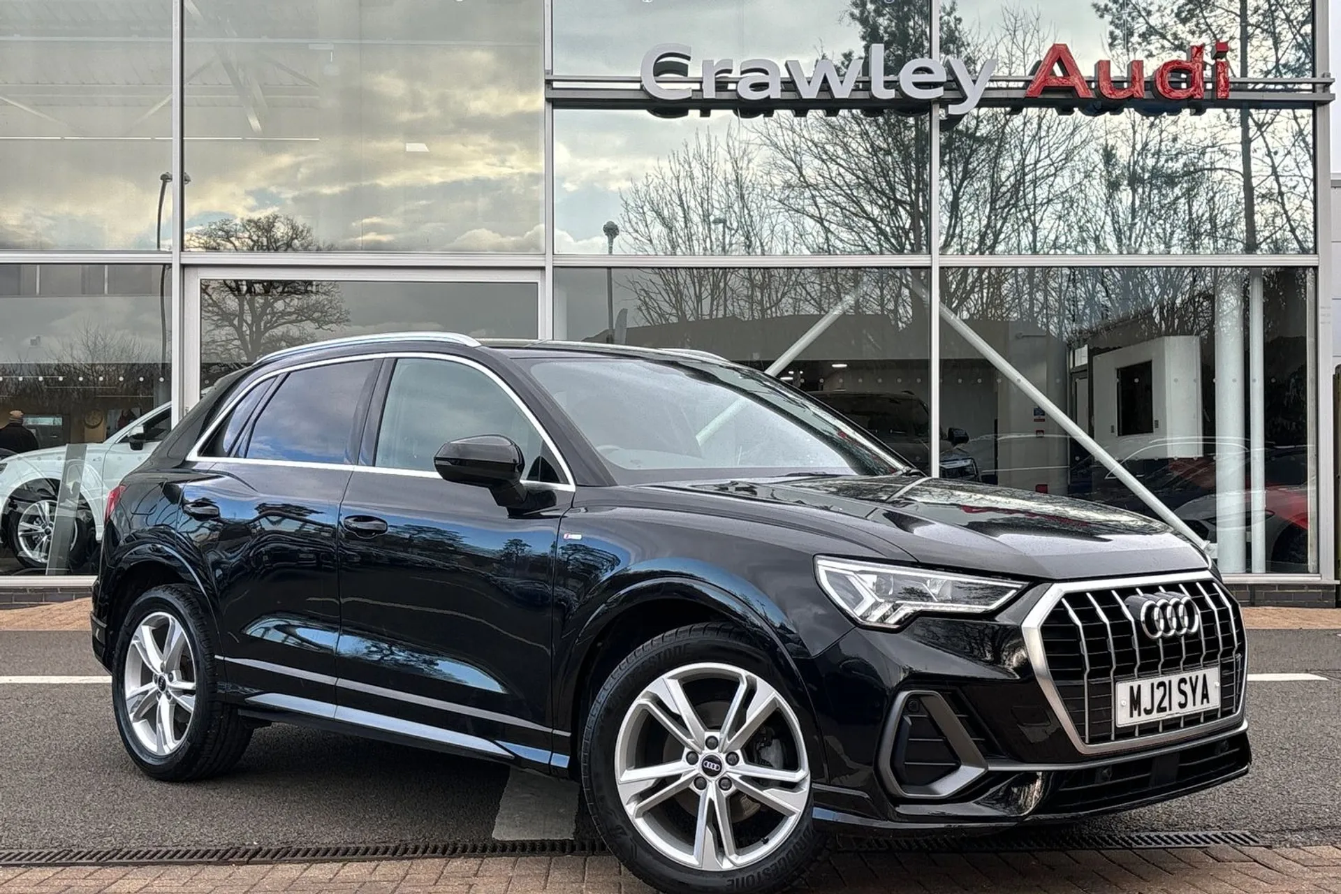 Audi Q3 focused image