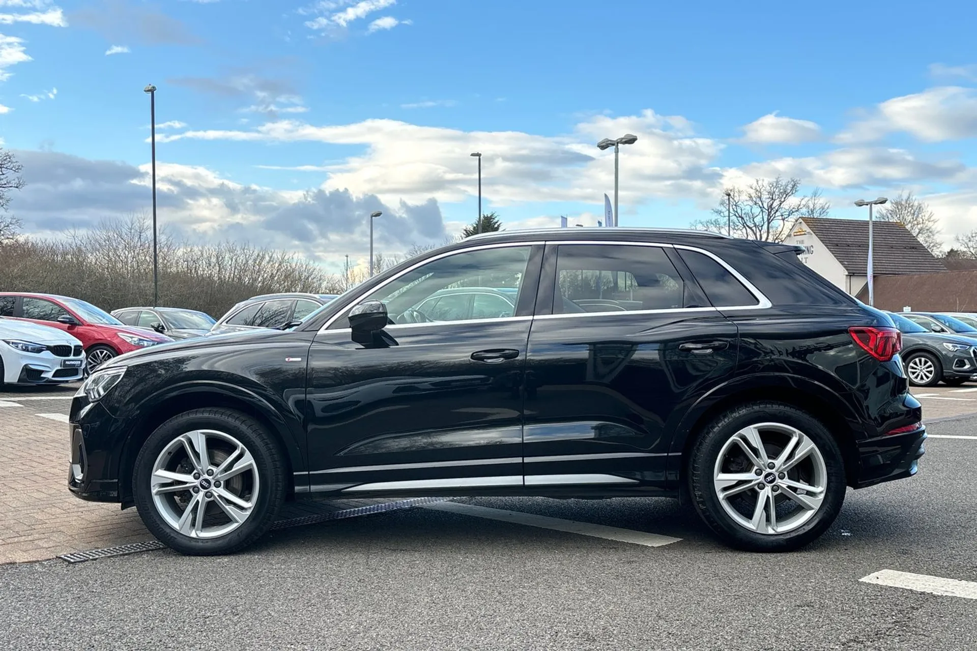 Audi Q3 thumbnail image number 10
