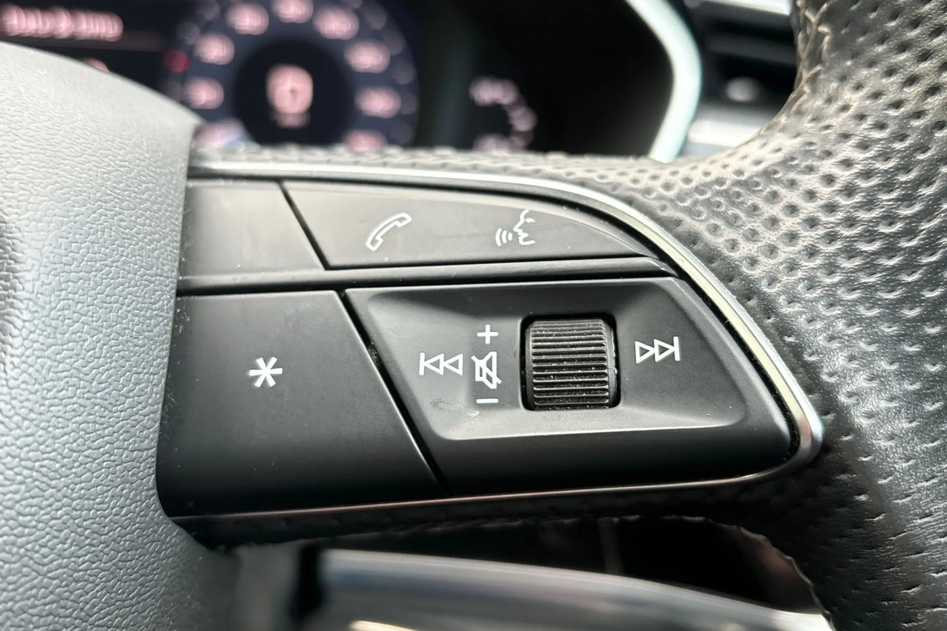 Audi Q3 thumbnail image number 38
