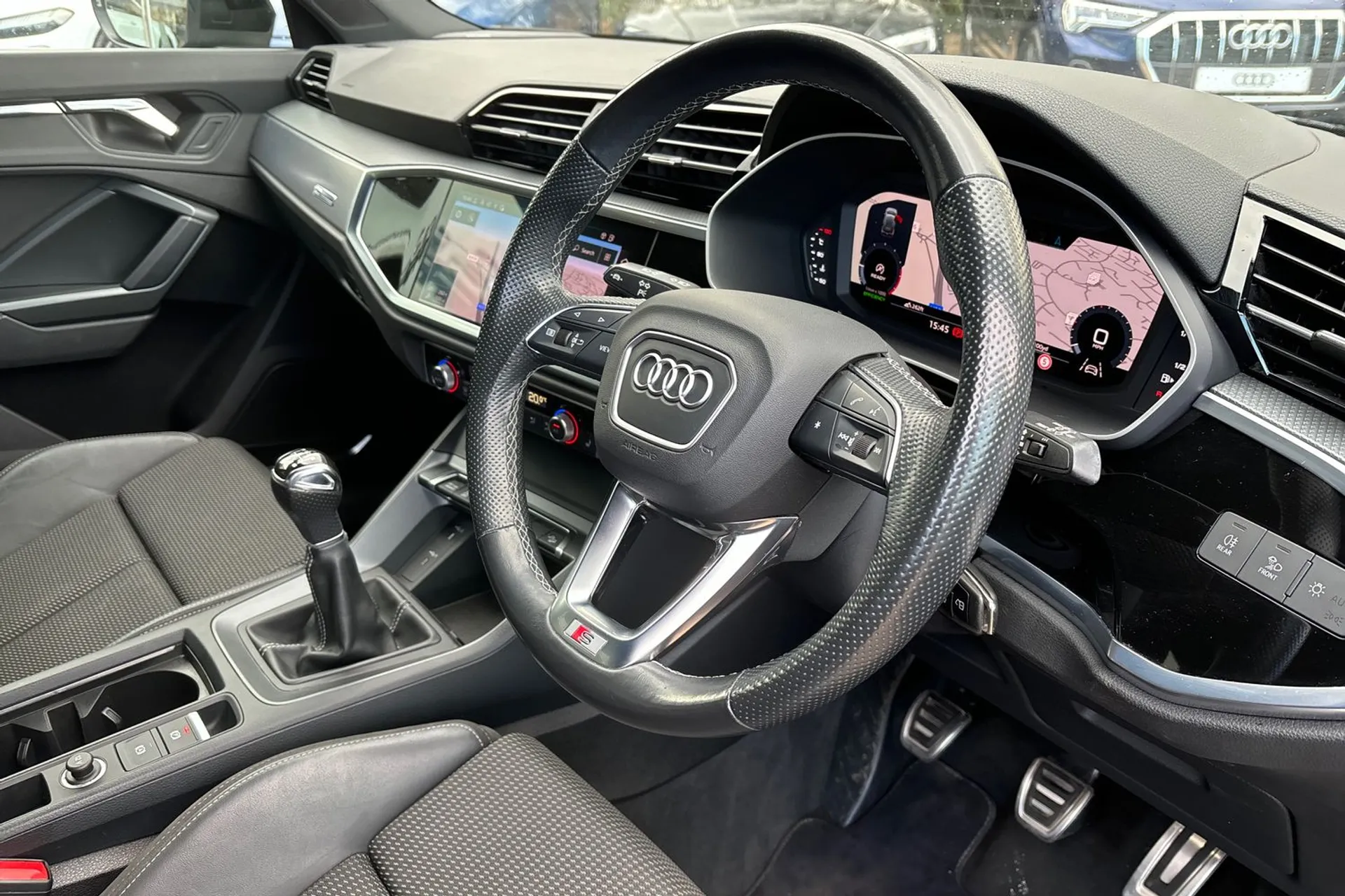 Audi Q3 thumbnail image number 26