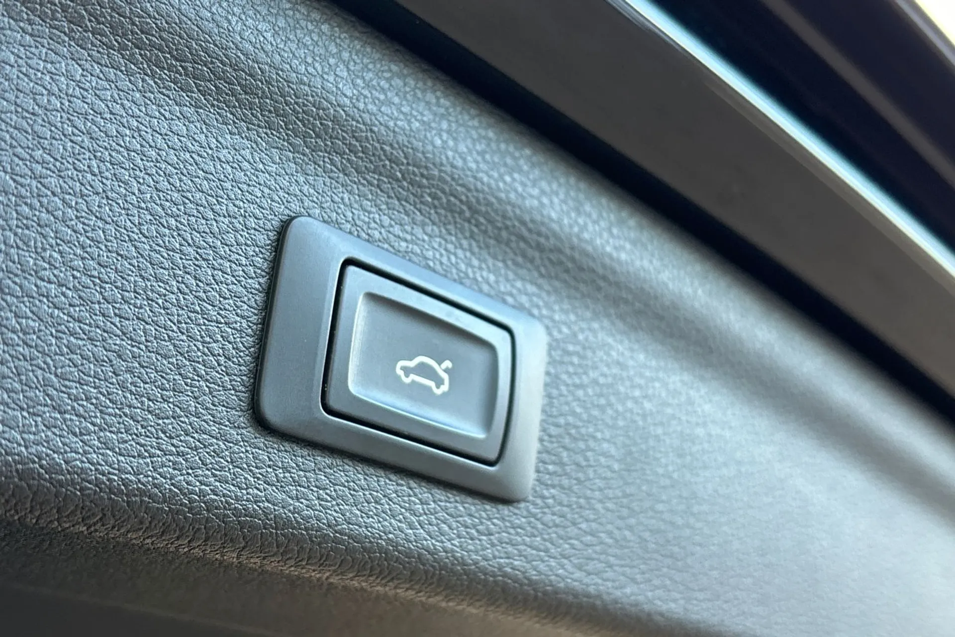 Audi Q3 thumbnail image number 20