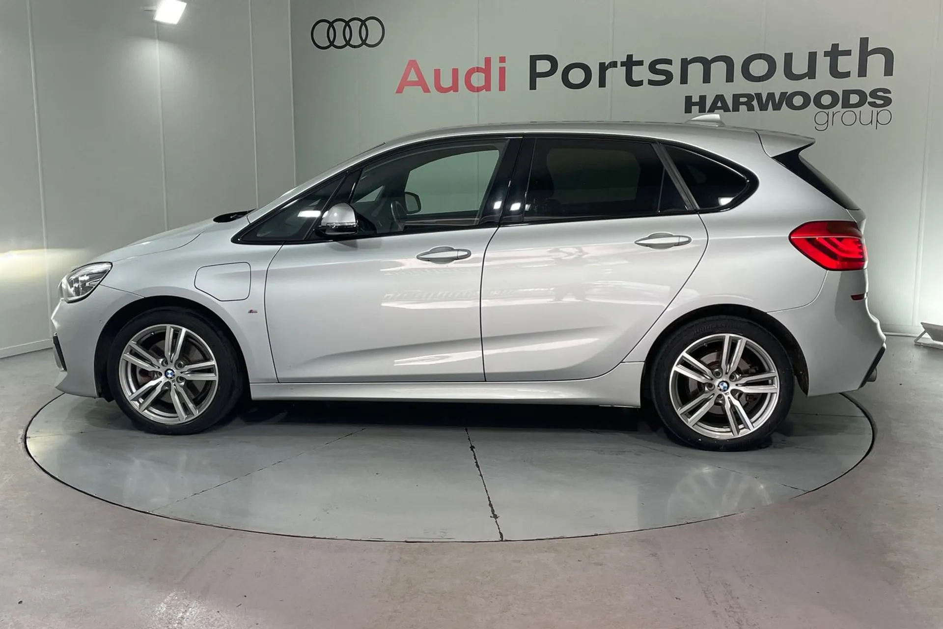 BMW 2 SERIES thumbnail image number 10
