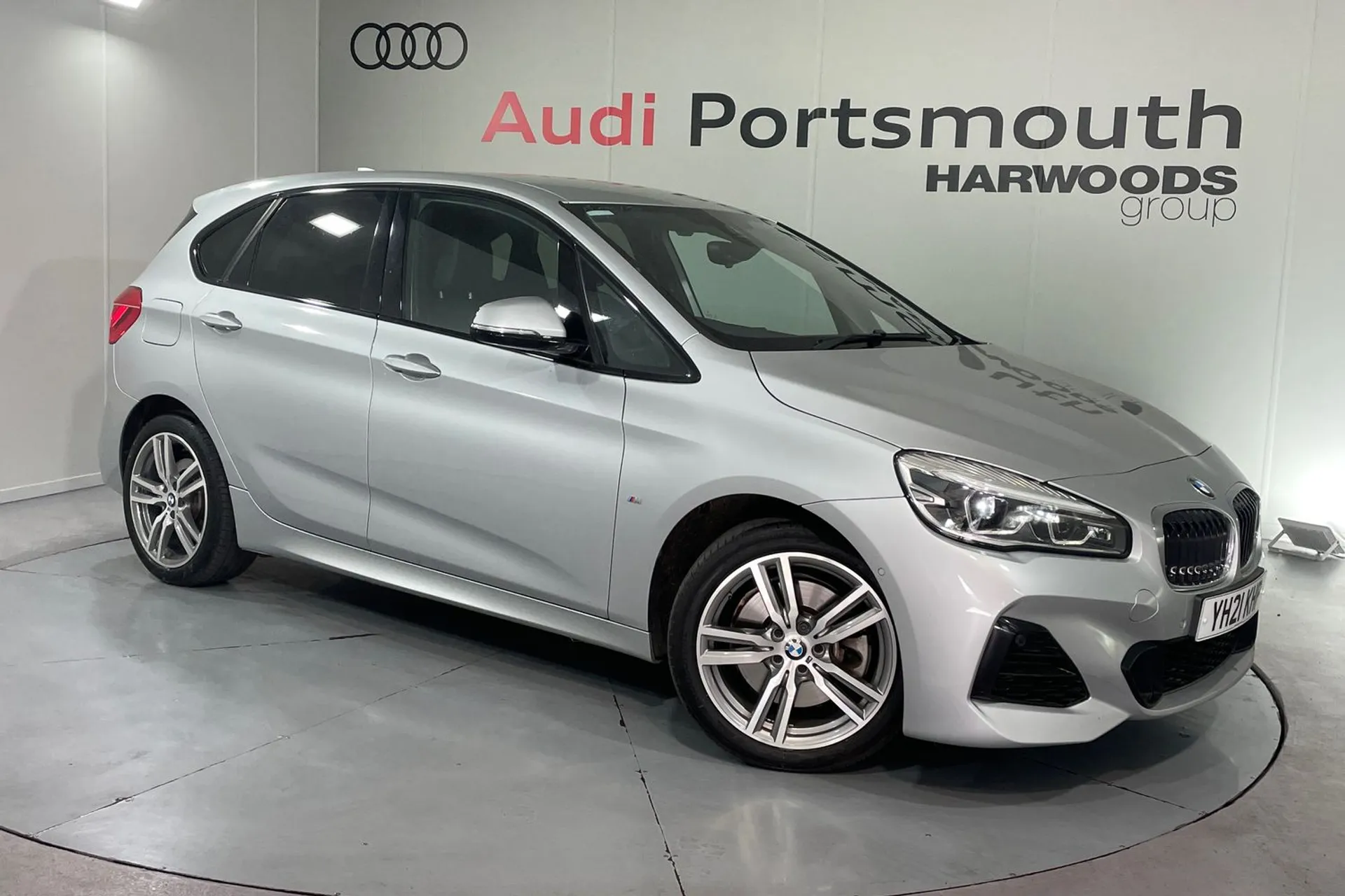 BMW 2 SERIES focused image