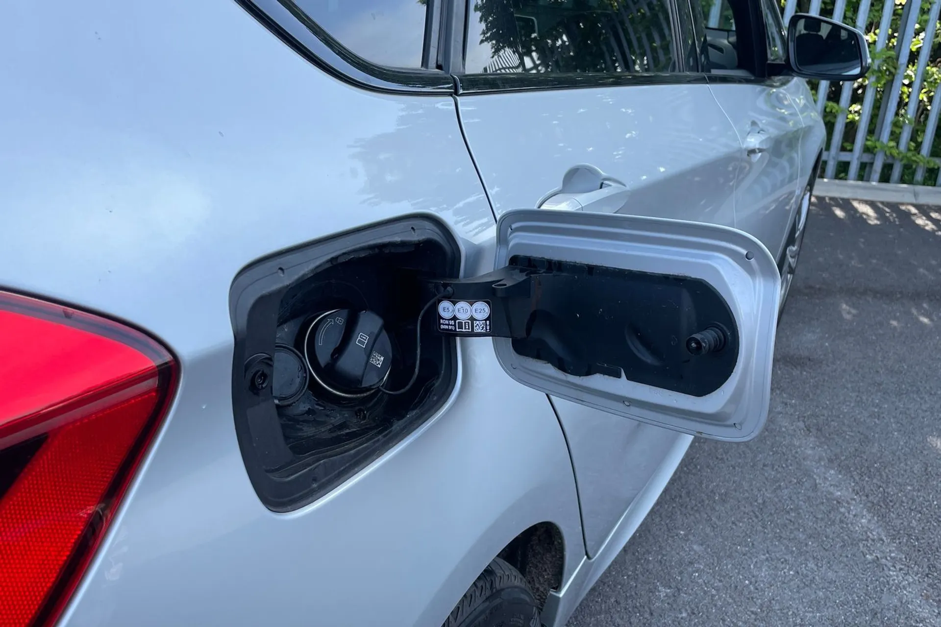 BMW 2 SERIES thumbnail image number 18