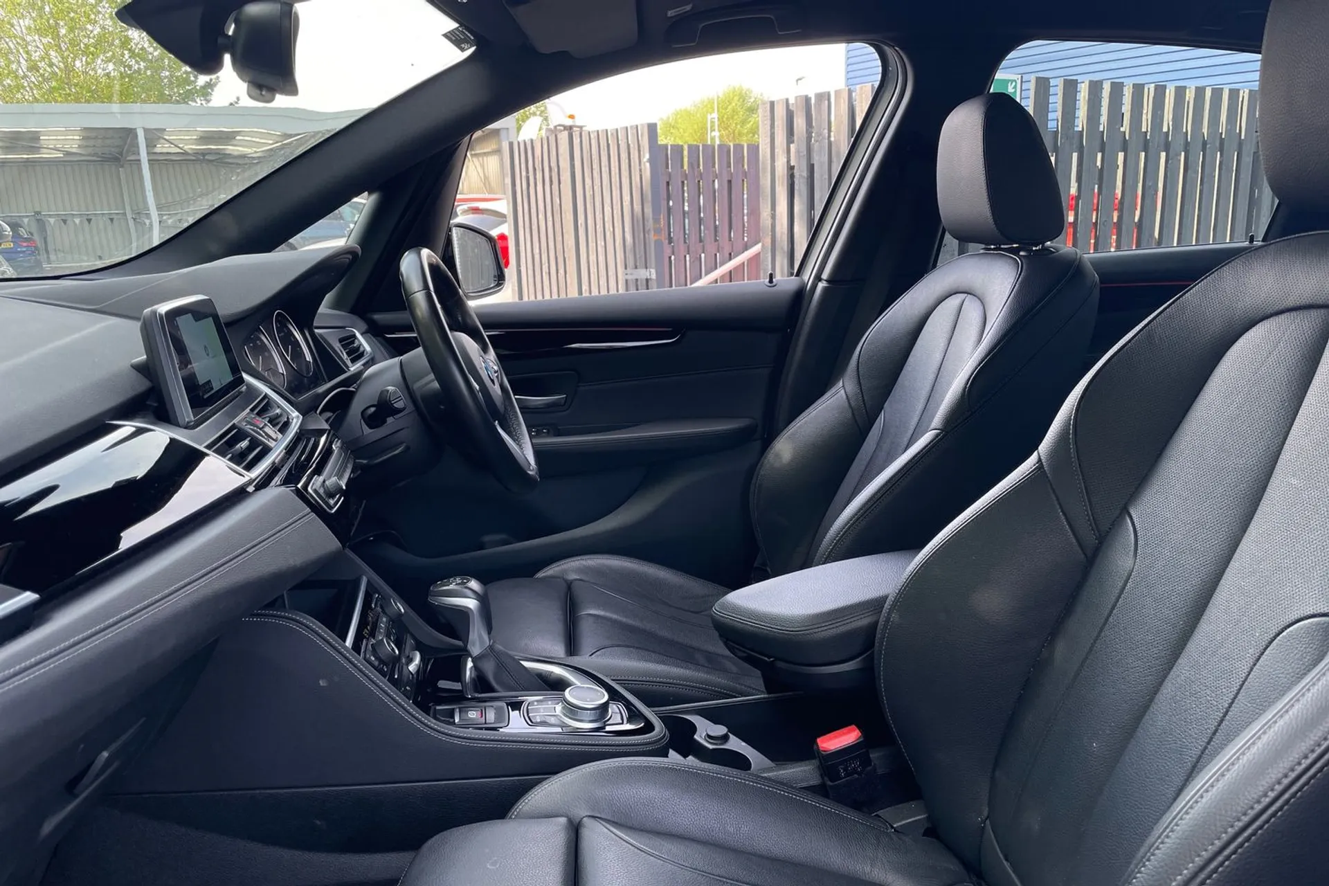 BMW 2 SERIES thumbnail image number 28