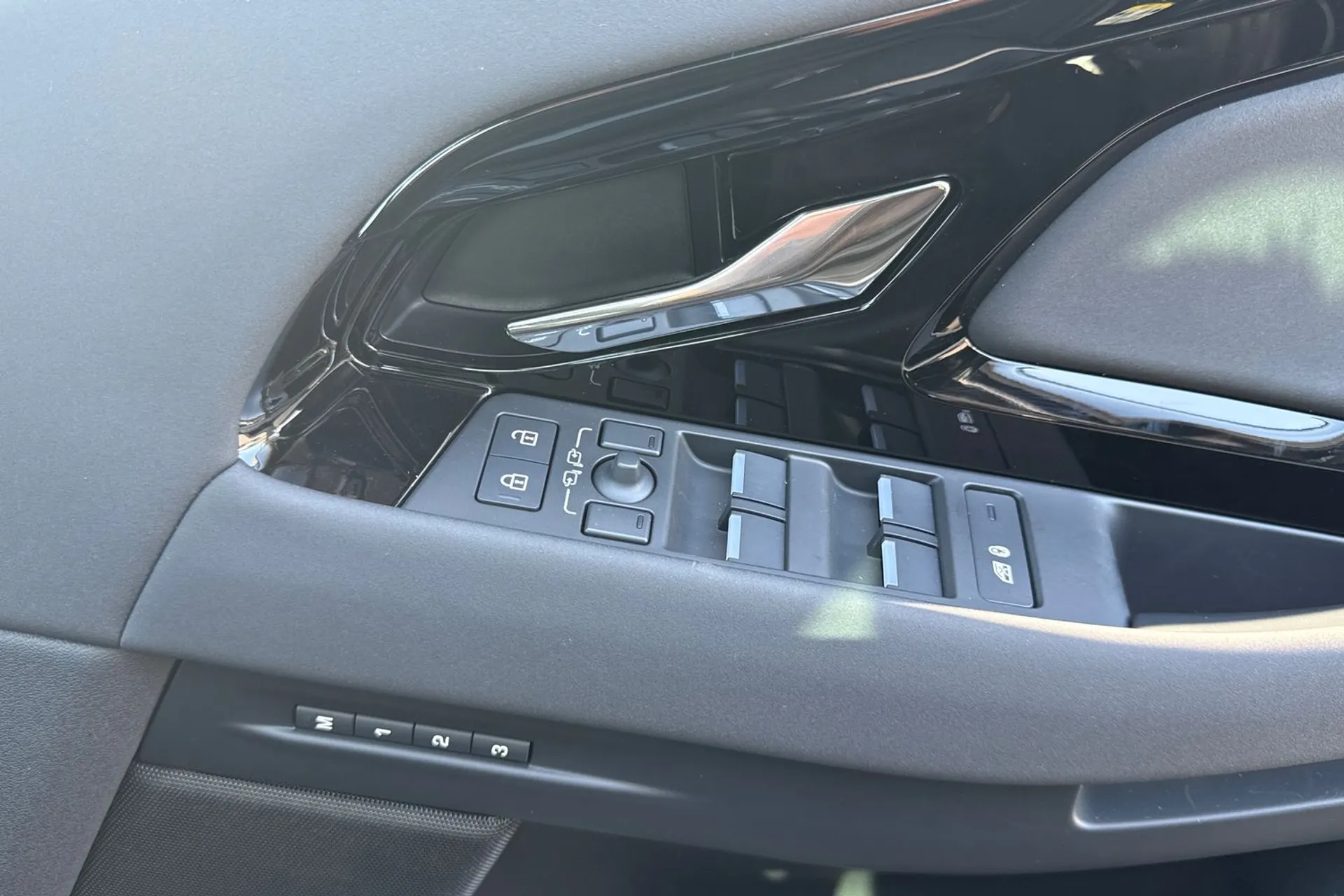 LAND ROVER RANGE ROVER EVOQUE thumbnail image number 28