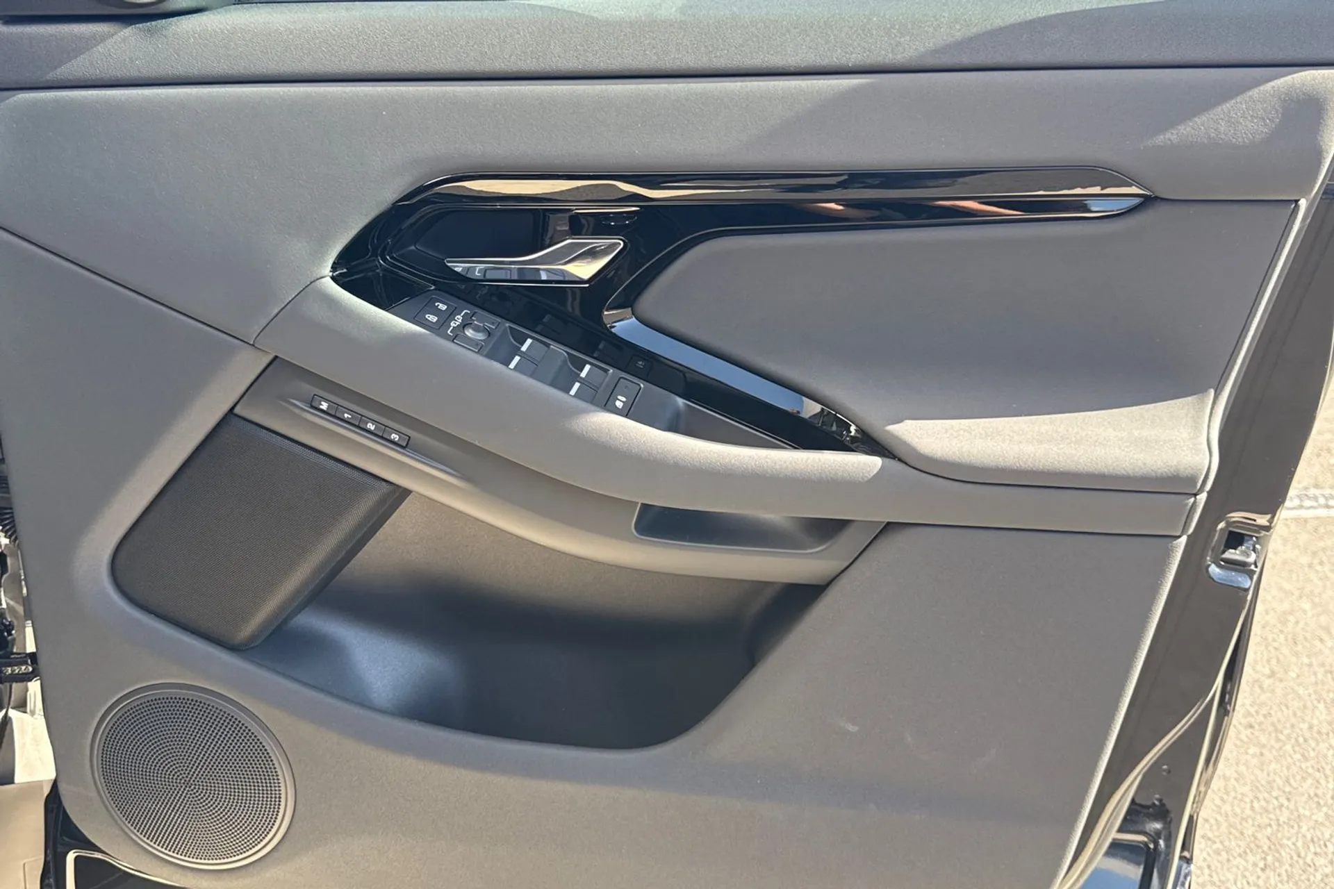 LAND ROVER RANGE ROVER EVOQUE thumbnail image number 51