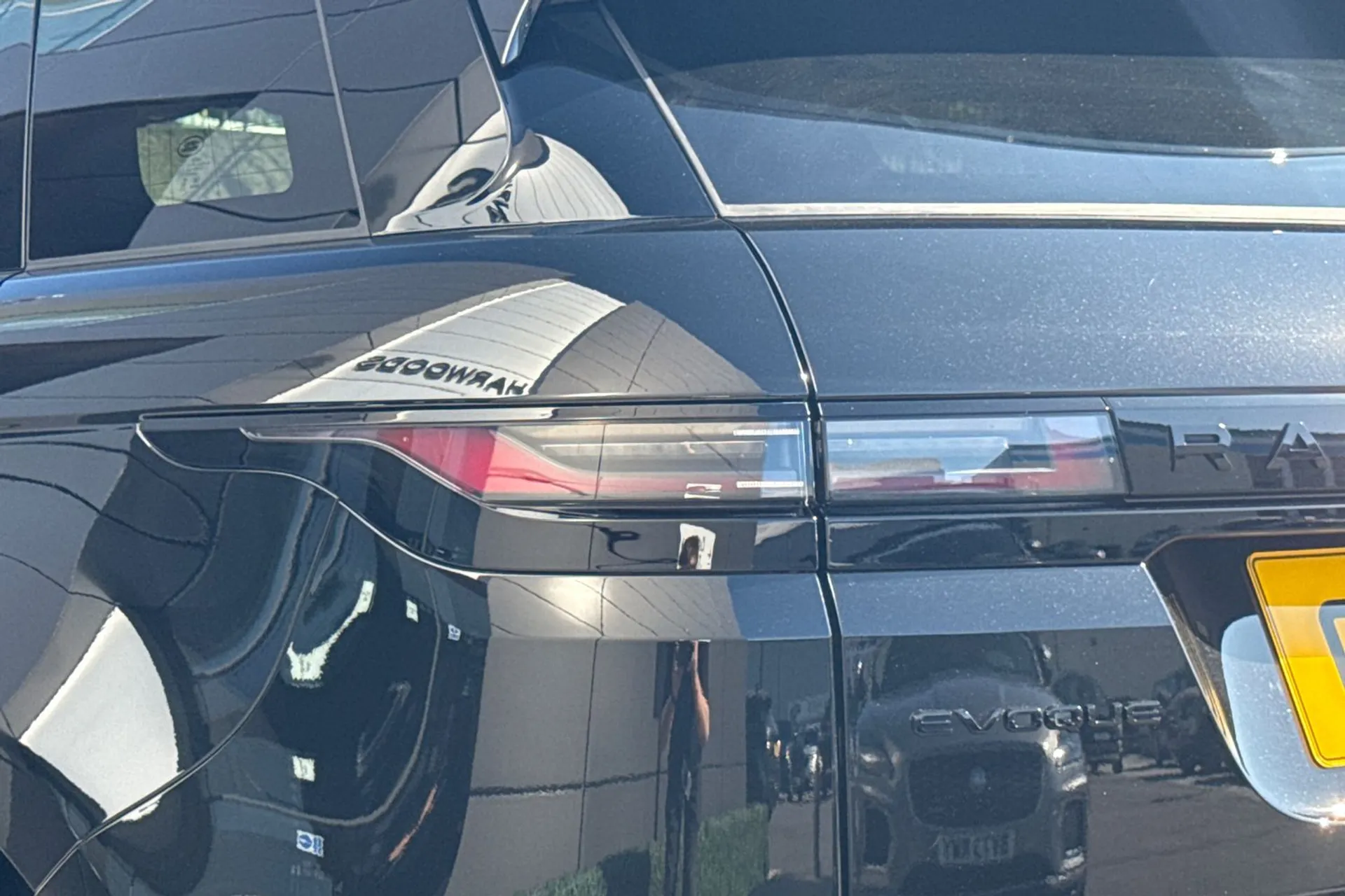 LAND ROVER RANGE ROVER EVOQUE thumbnail image number 24