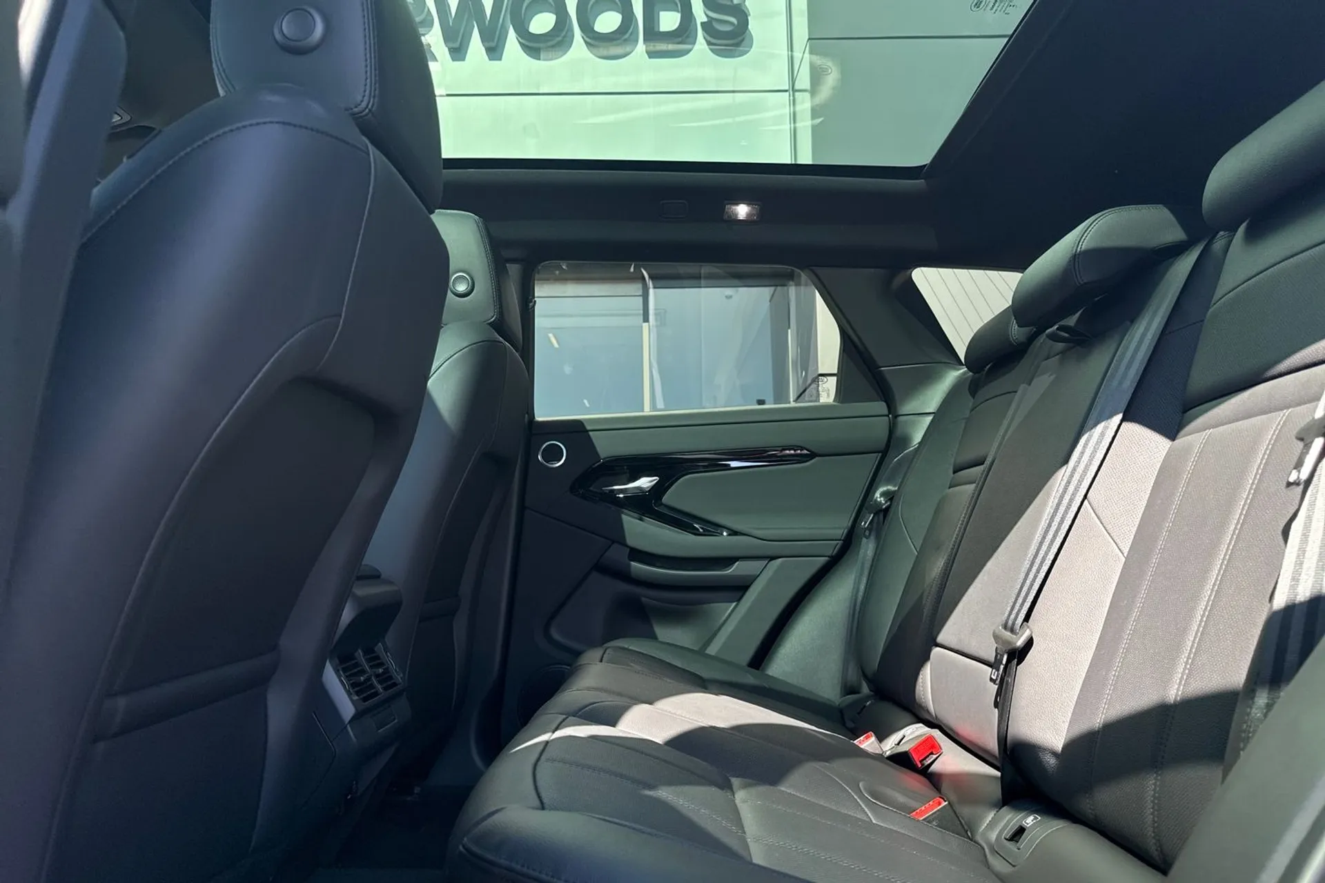 LAND ROVER RANGE ROVER EVOQUE thumbnail image number 37