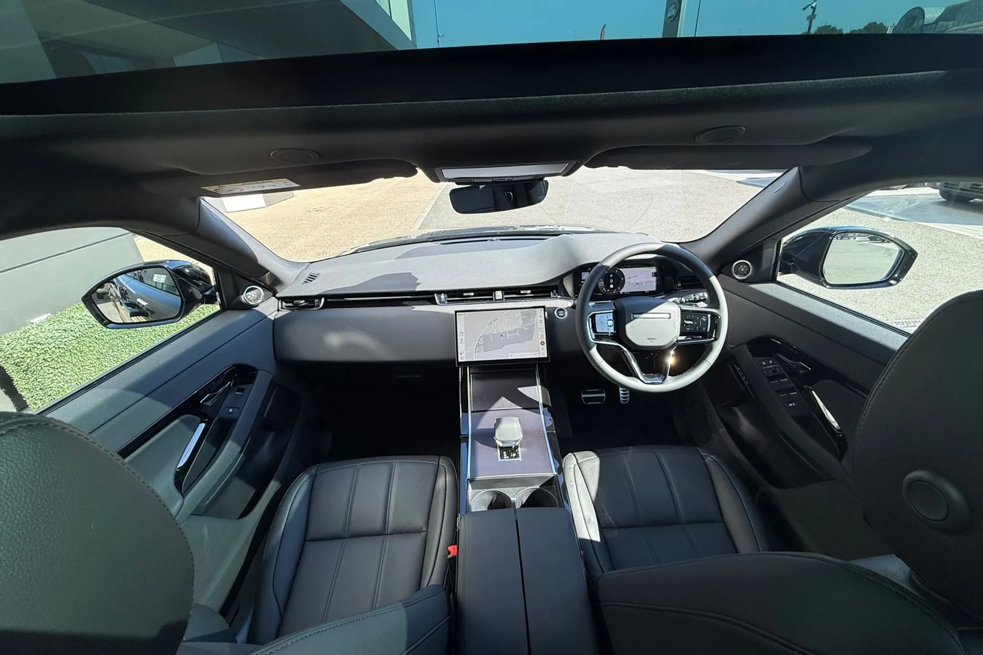 LAND ROVER RANGE ROVER EVOQUE thumbnail image number 3