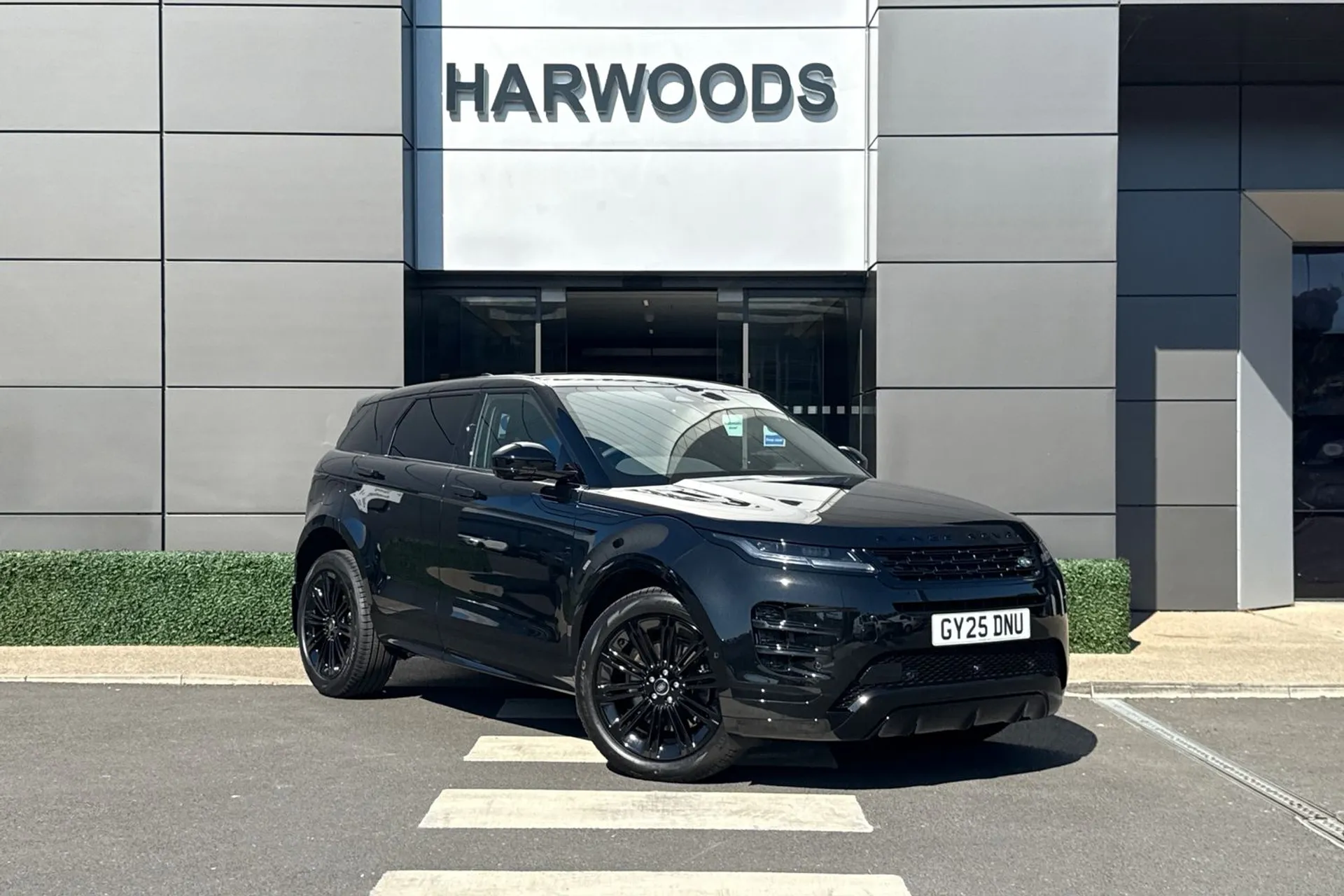 LAND ROVER RANGE ROVER EVOQUE focused image