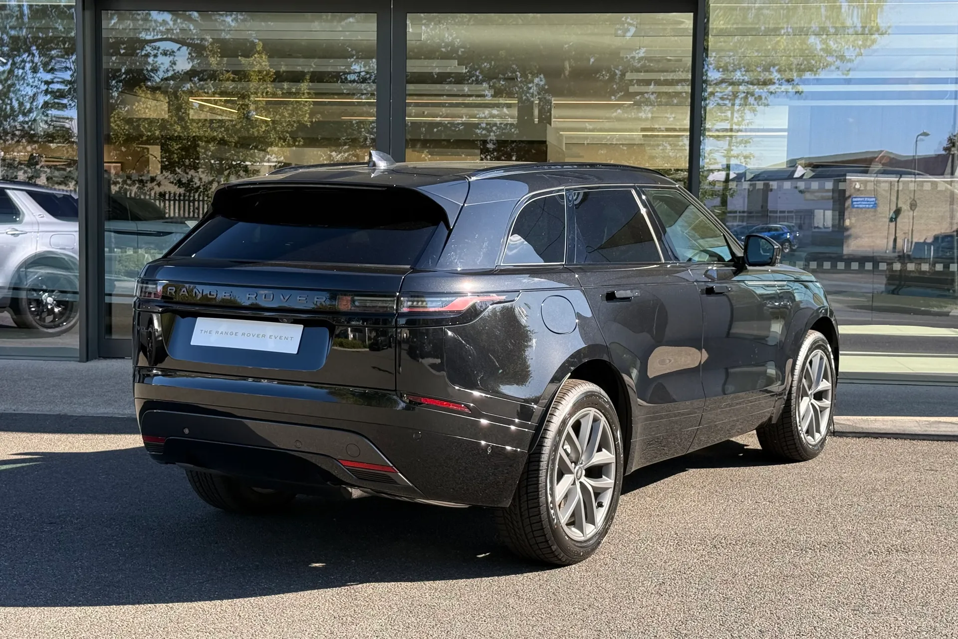 LAND ROVER RANGE ROVER VELAR thumbnail image number 2