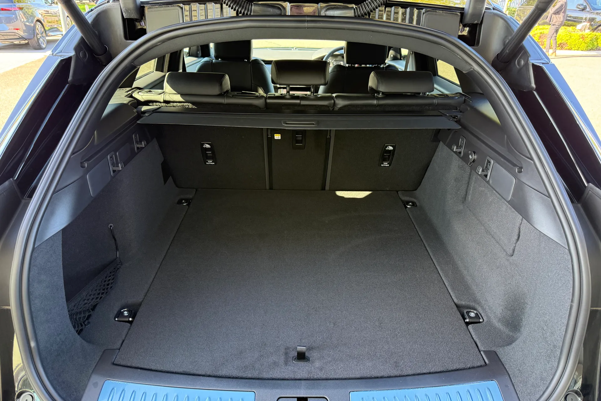 LAND ROVER RANGE ROVER VELAR thumbnail image number 10