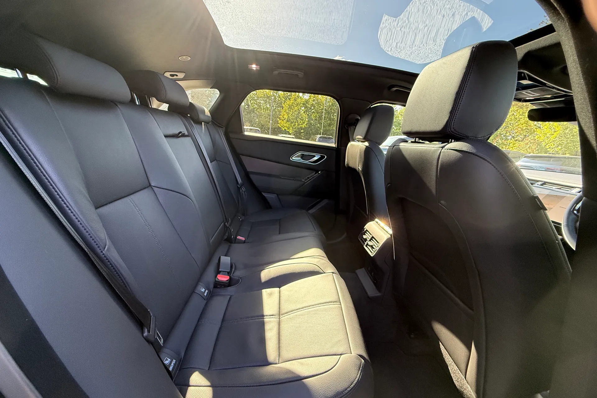 LAND ROVER RANGE ROVER VELAR thumbnail image number 3
