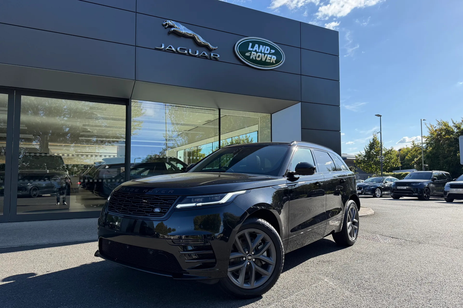 LAND ROVER RANGE ROVER VELAR focused image
