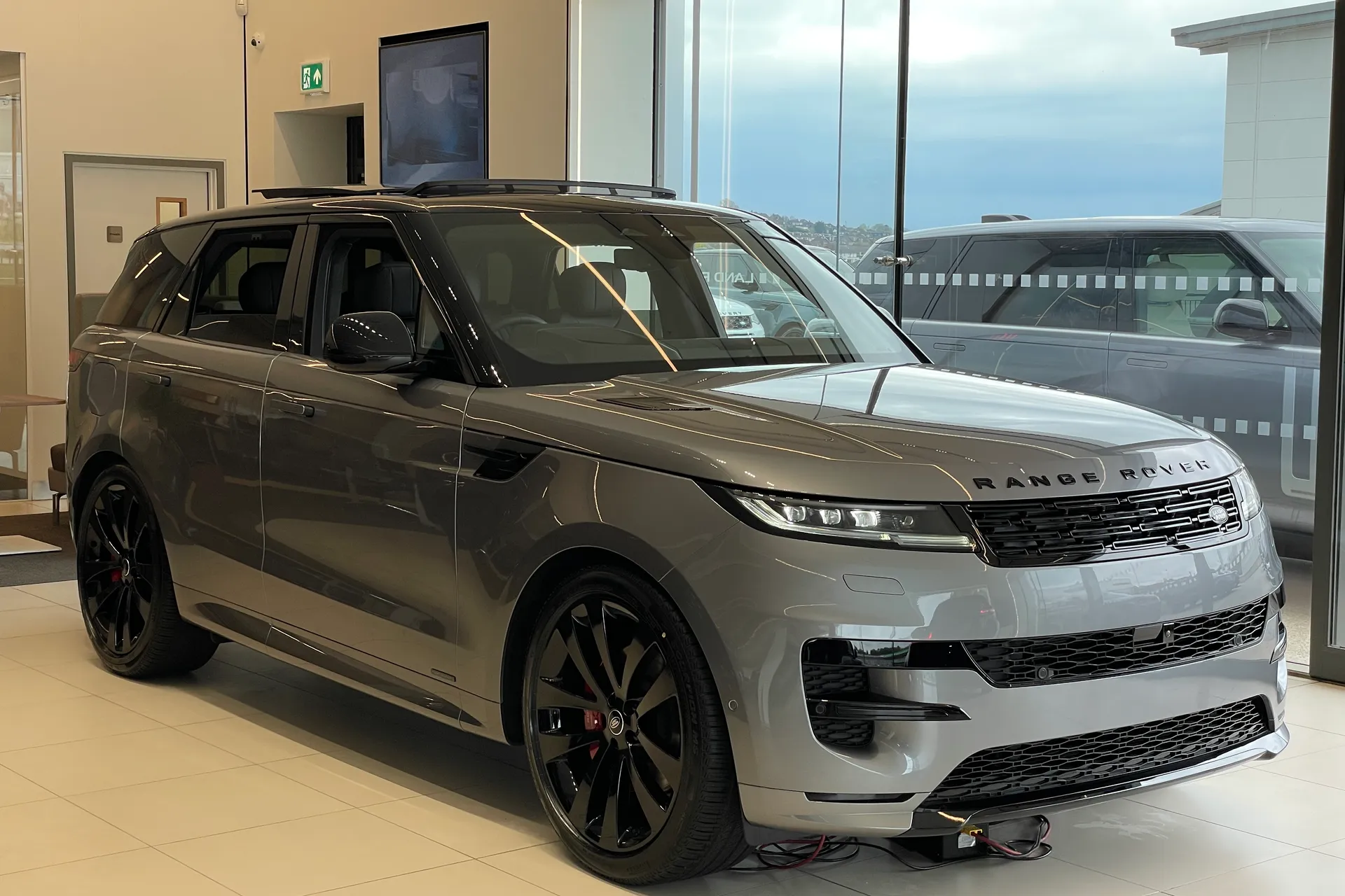LAND ROVER RANGE ROVER SPORT focused image