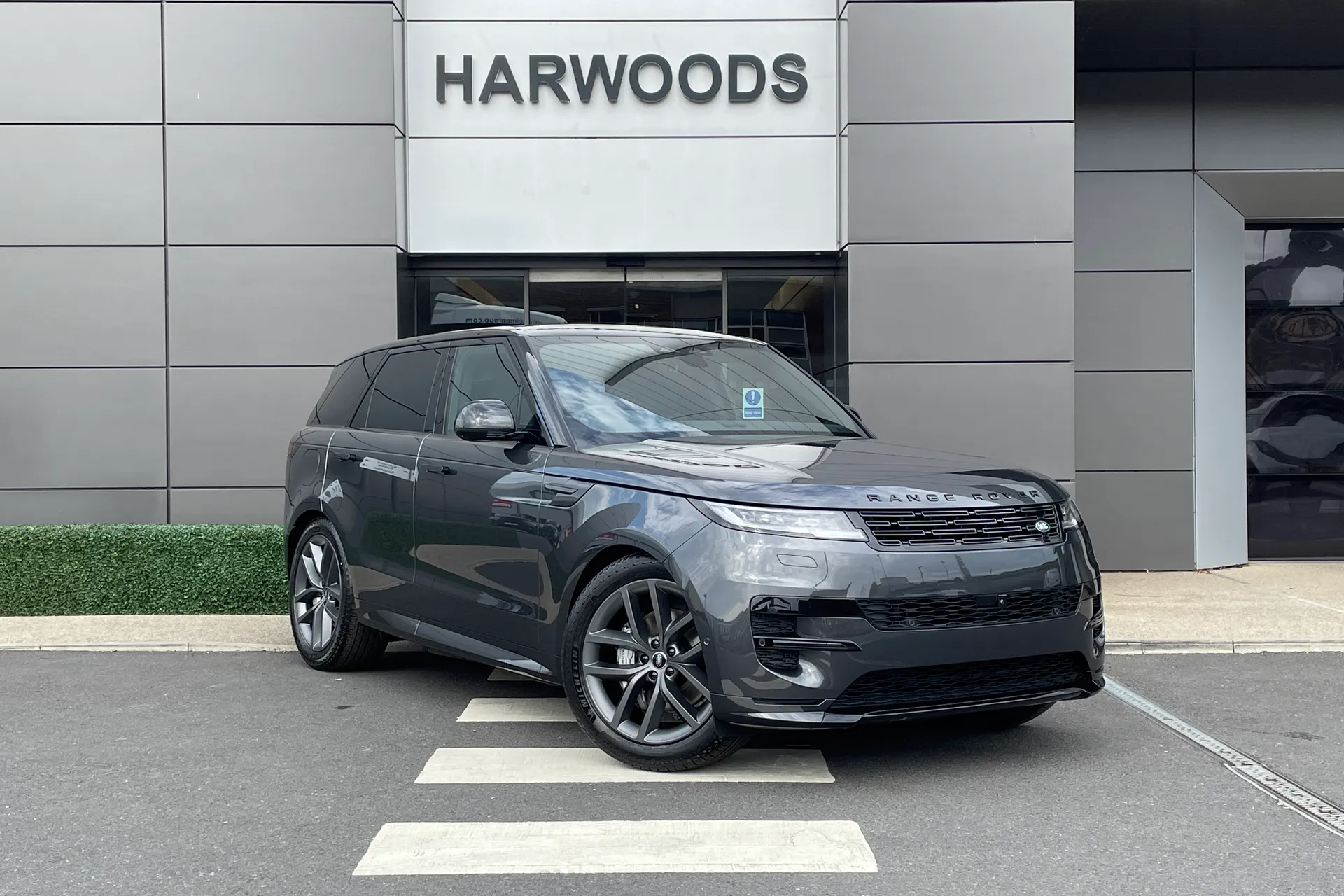 LAND ROVER RANGE ROVER SPORT focused image