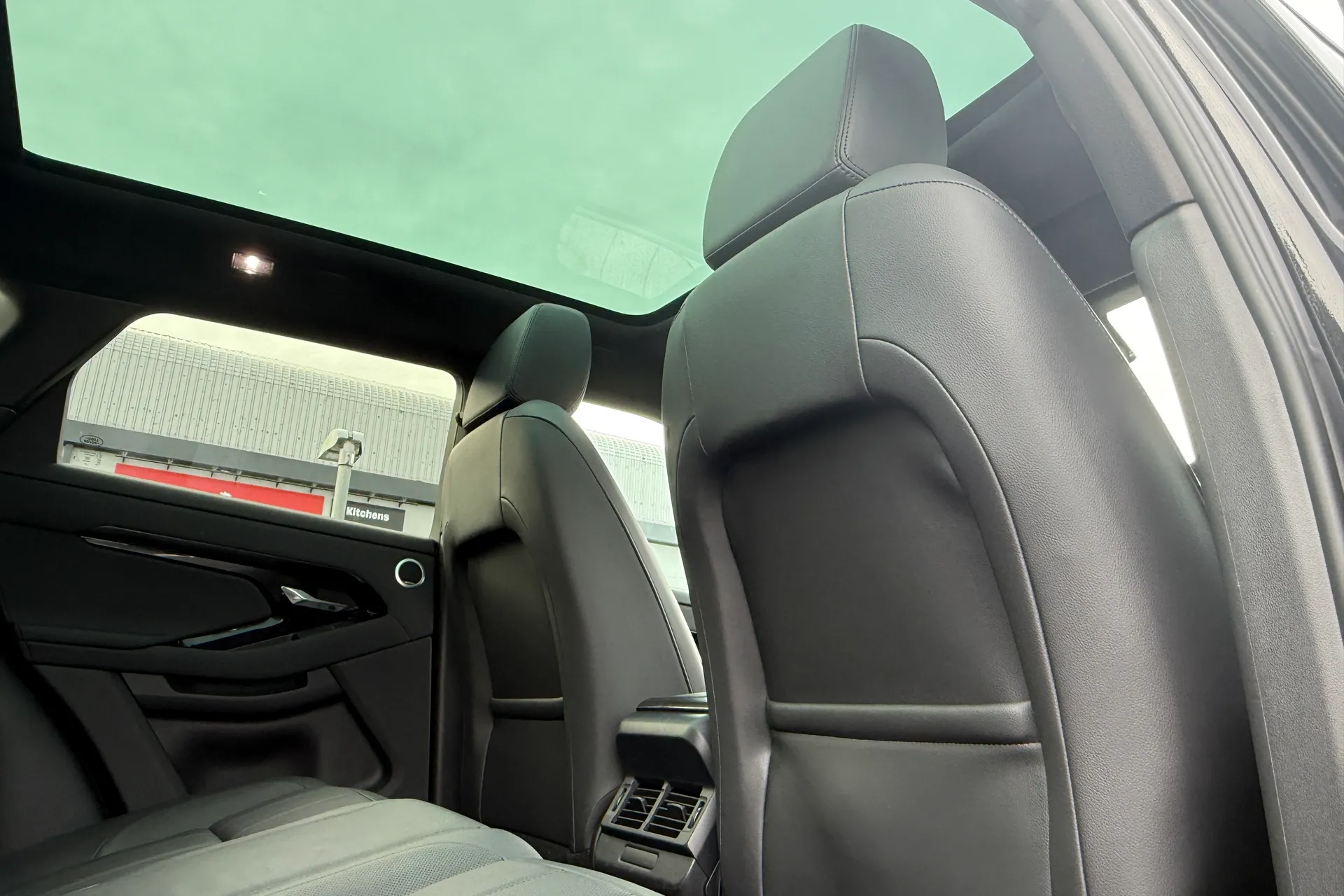 LAND ROVER RANGE ROVER EVOQUE thumbnail image number 35