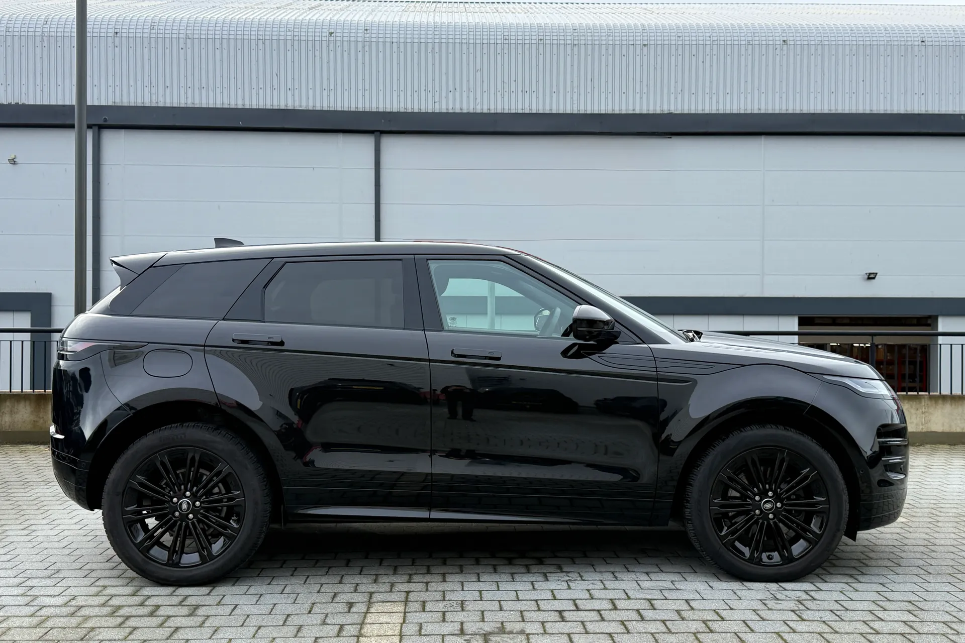 LAND ROVER RANGE ROVER EVOQUE thumbnail image number 2