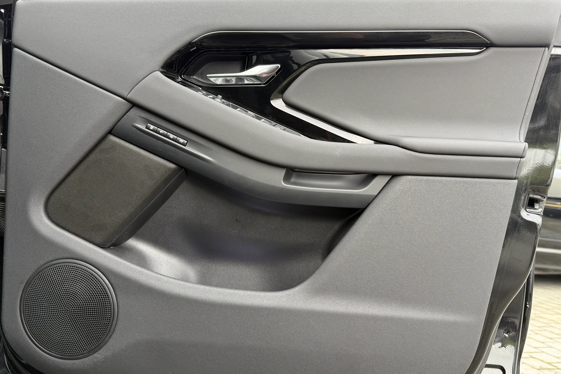 LAND ROVER RANGE ROVER EVOQUE thumbnail image number 18