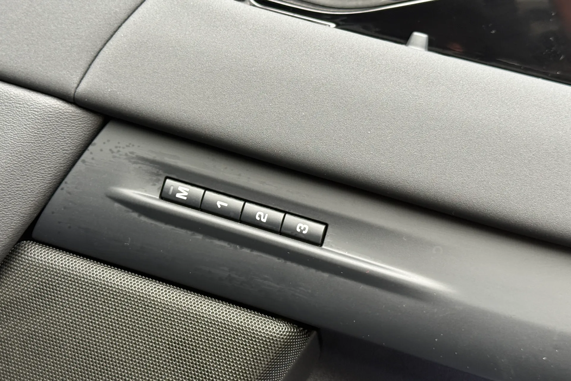 LAND ROVER RANGE ROVER EVOQUE thumbnail image number 19