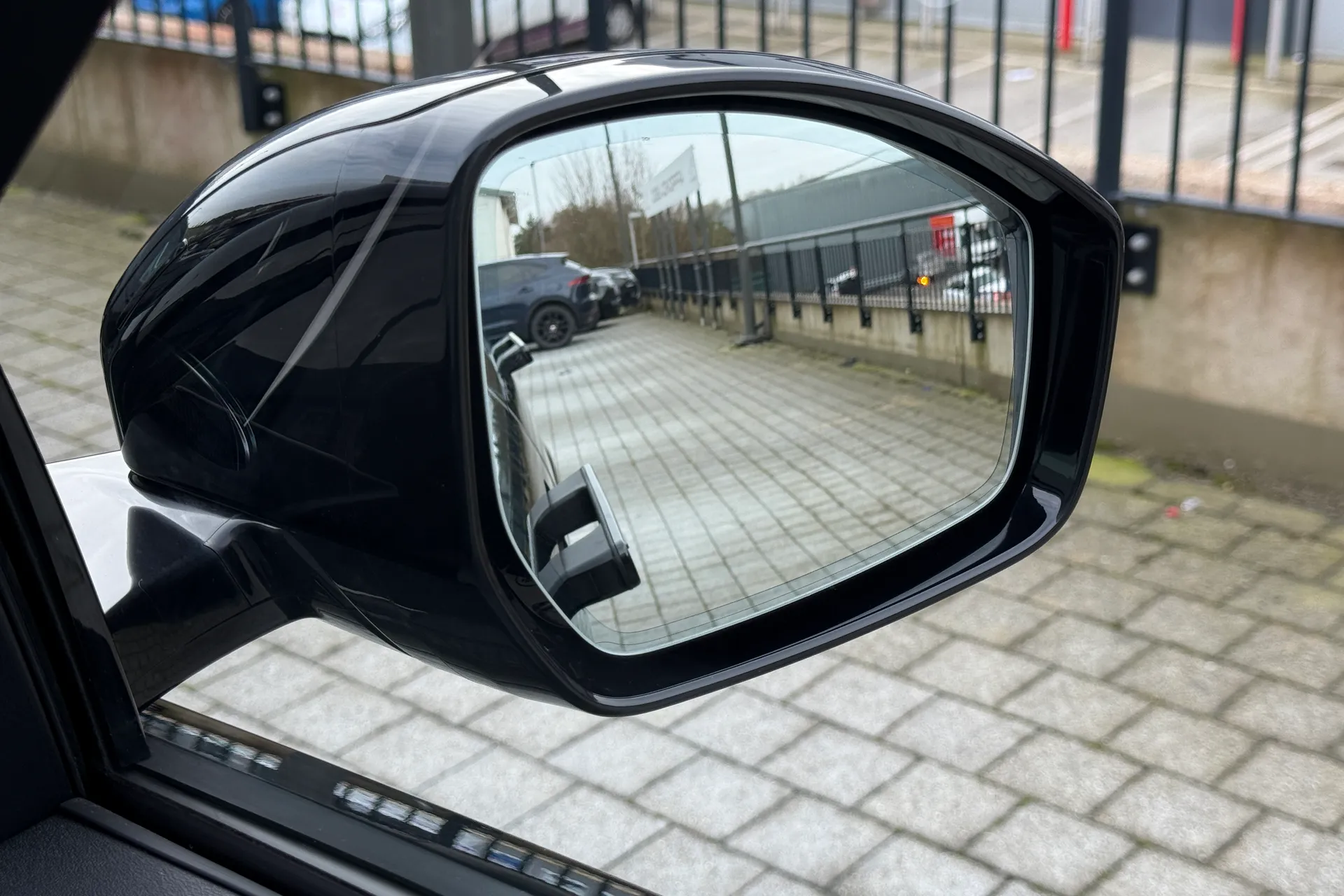 LAND ROVER RANGE ROVER EVOQUE thumbnail image number 8