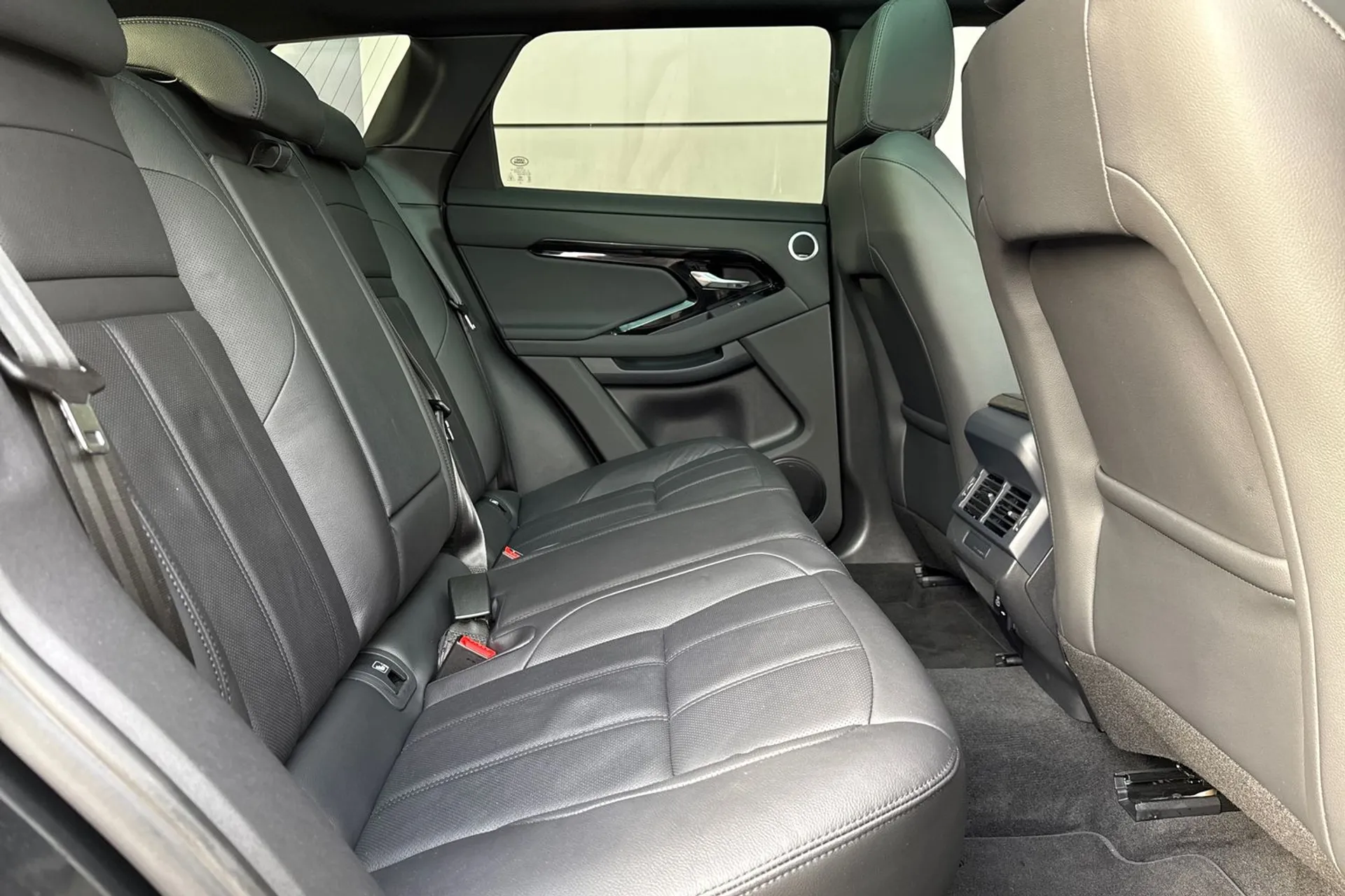 LAND ROVER RANGE ROVER EVOQUE thumbnail image number 37