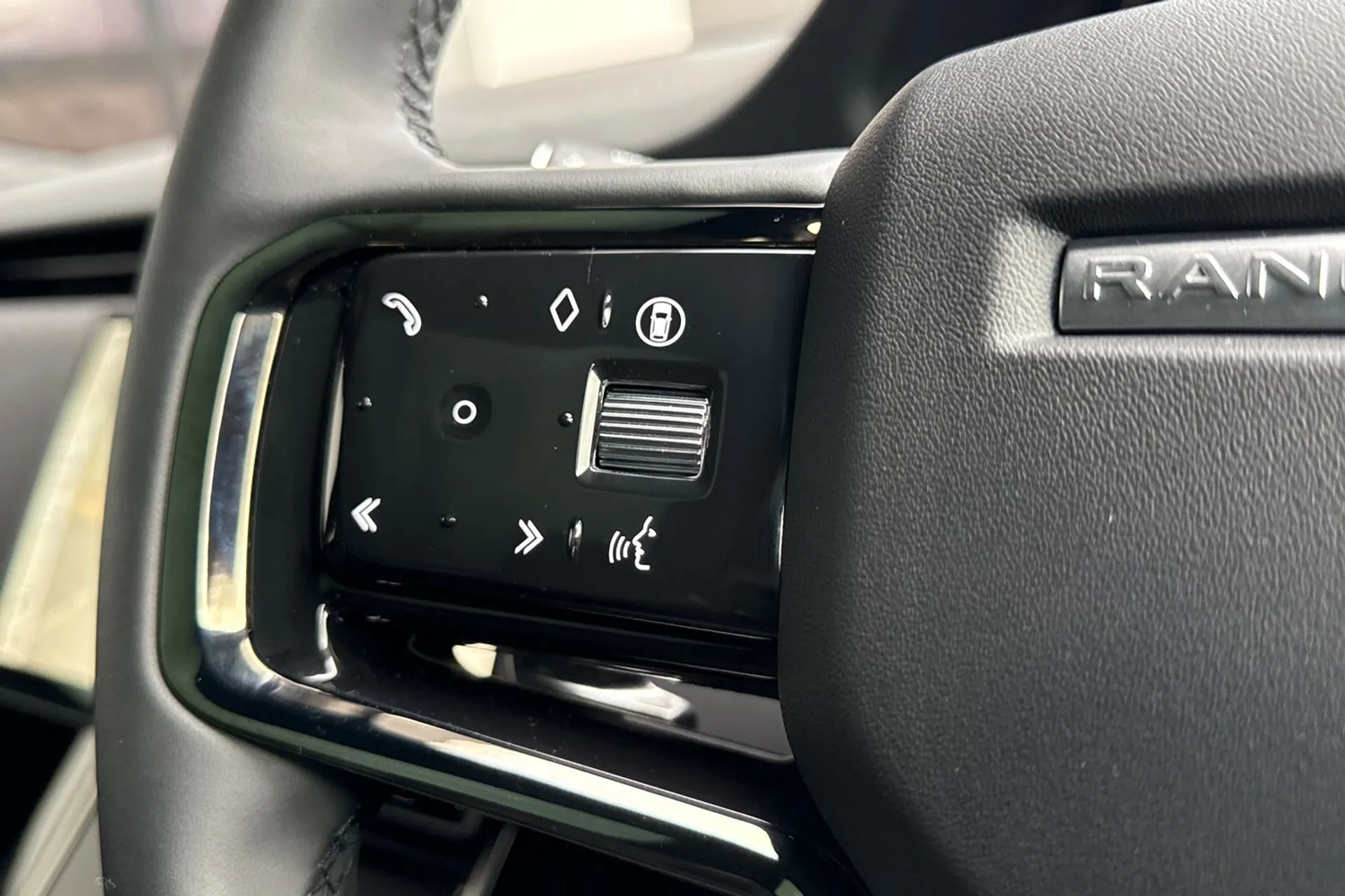 LAND ROVER RANGE ROVER EVOQUE thumbnail image number 29