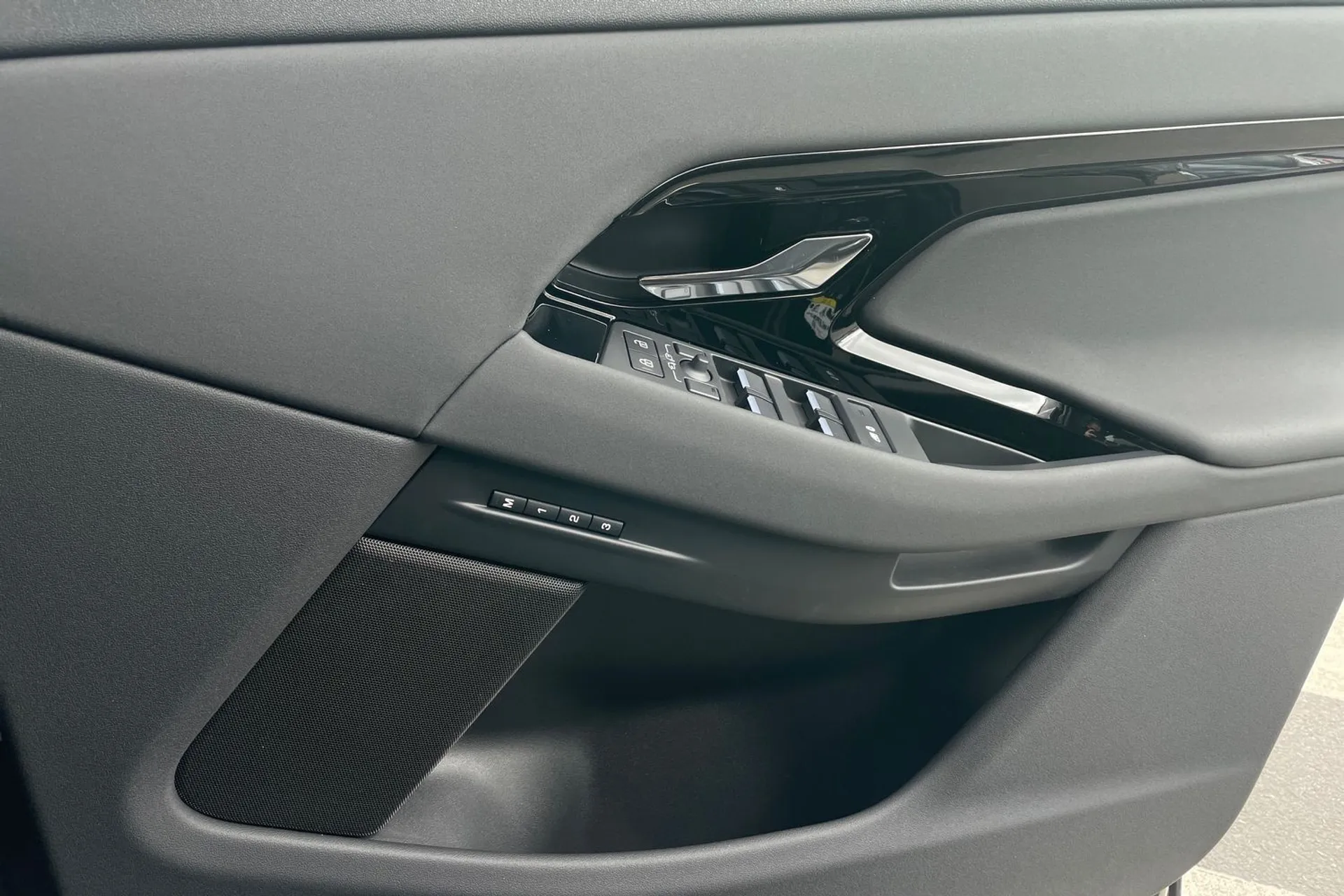 LAND ROVER RANGE ROVER EVOQUE thumbnail image number 57