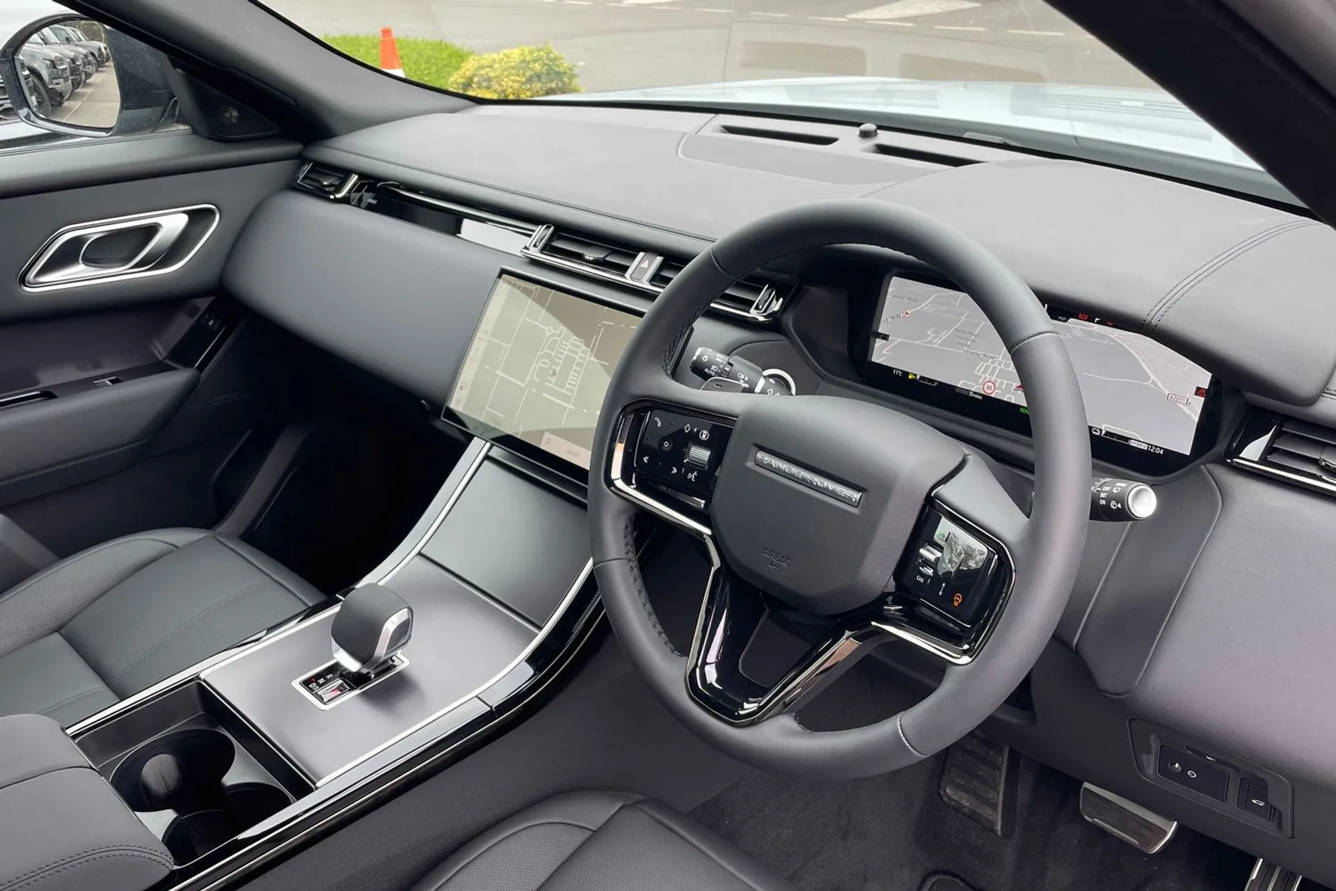 LAND ROVER RANGE ROVER VELAR thumbnail image number 35