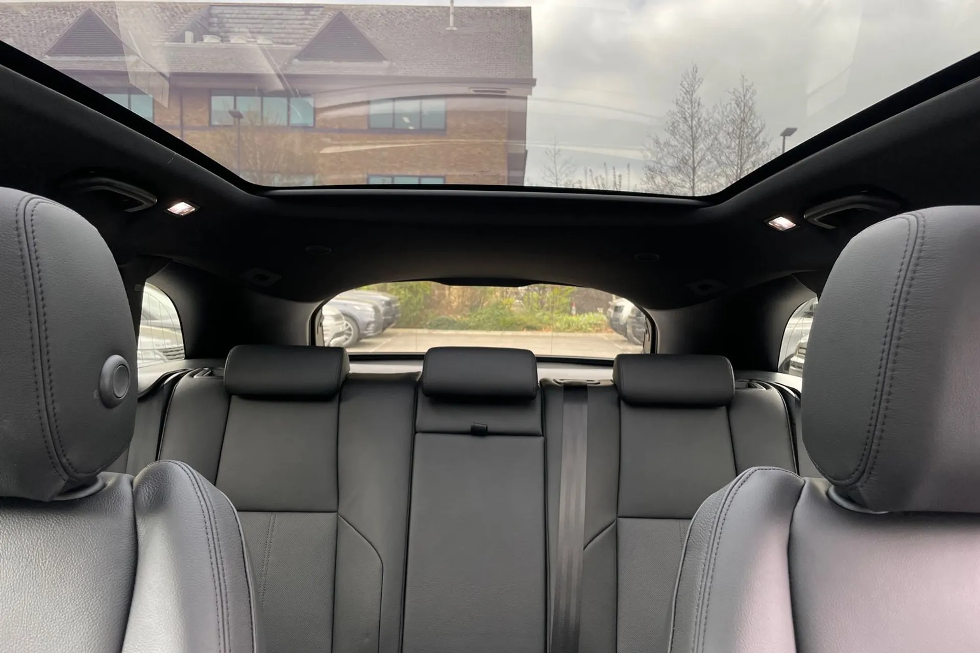 LAND ROVER RANGE ROVER VELAR thumbnail image number 22