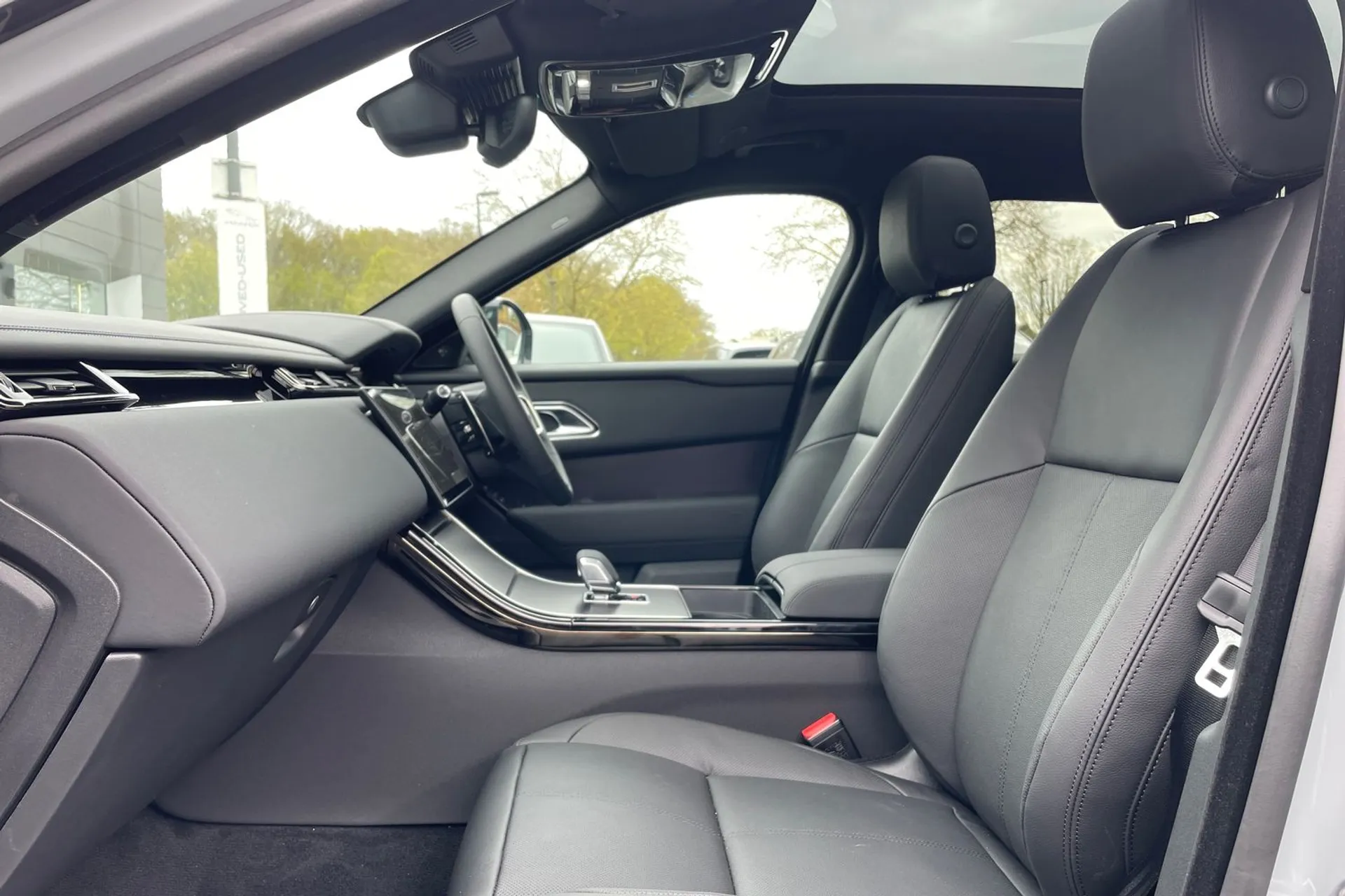 LAND ROVER RANGE ROVER VELAR thumbnail image number 40