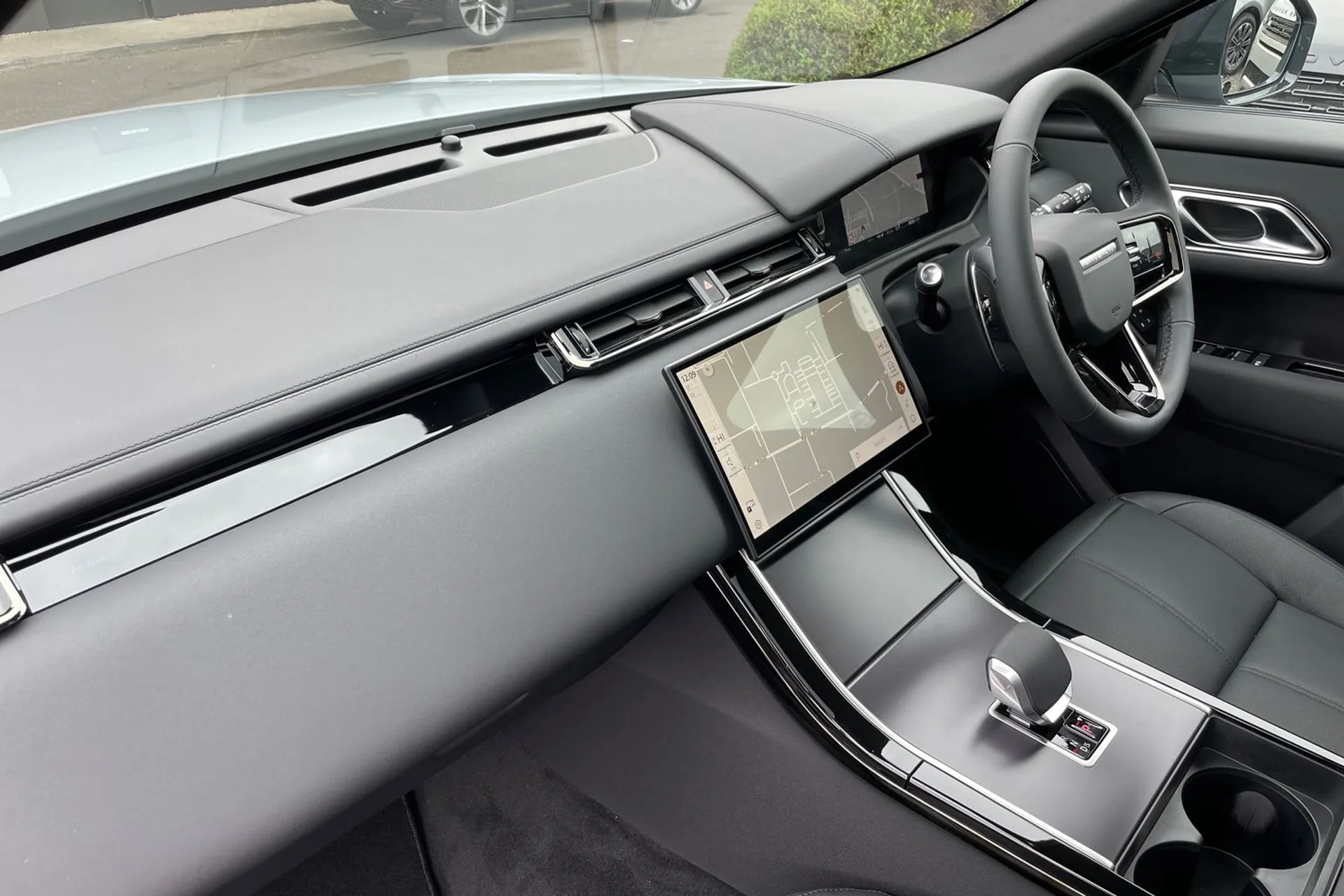 LAND ROVER RANGE ROVER VELAR thumbnail image number 39