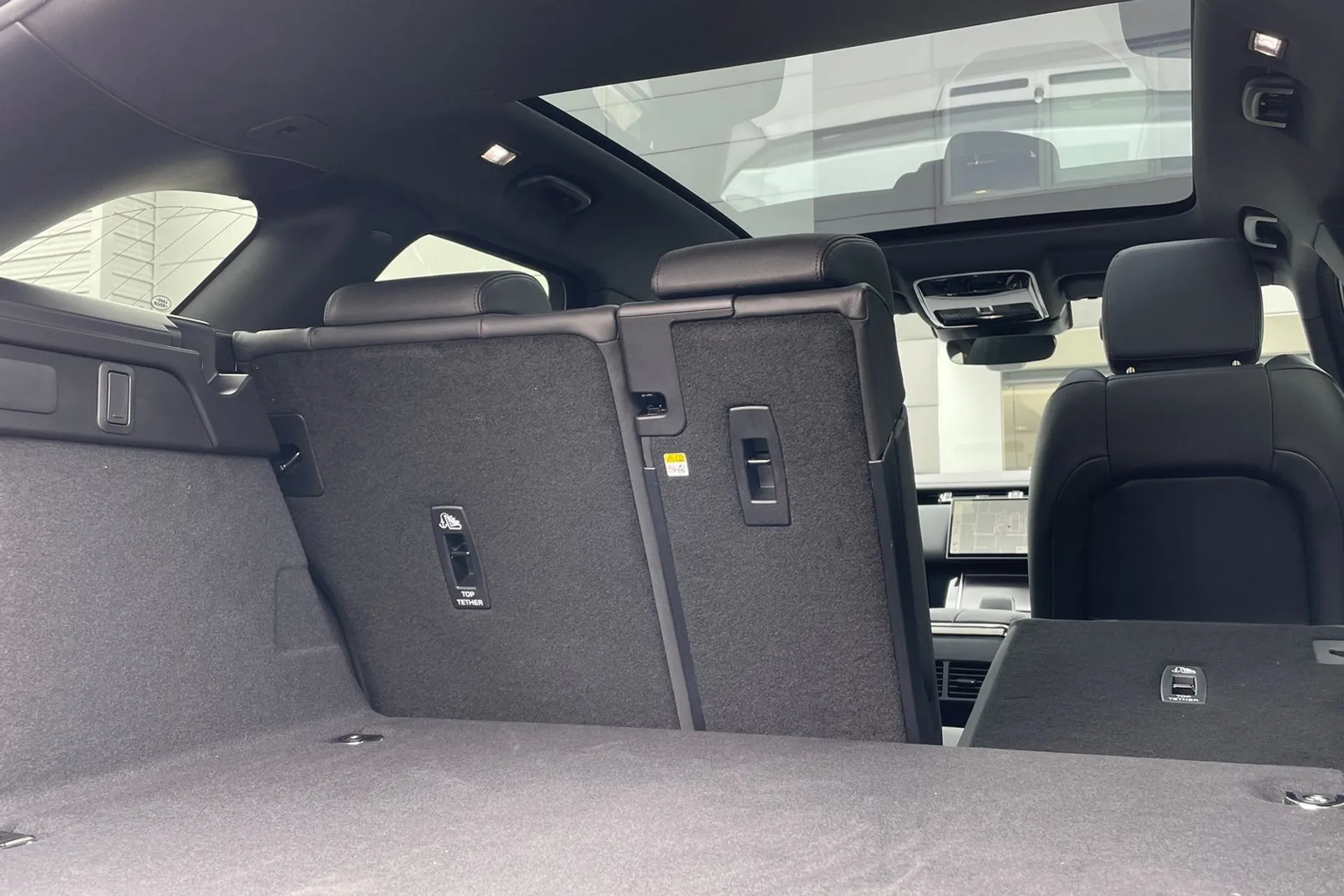 LAND ROVER RANGE ROVER VELAR thumbnail image number 29