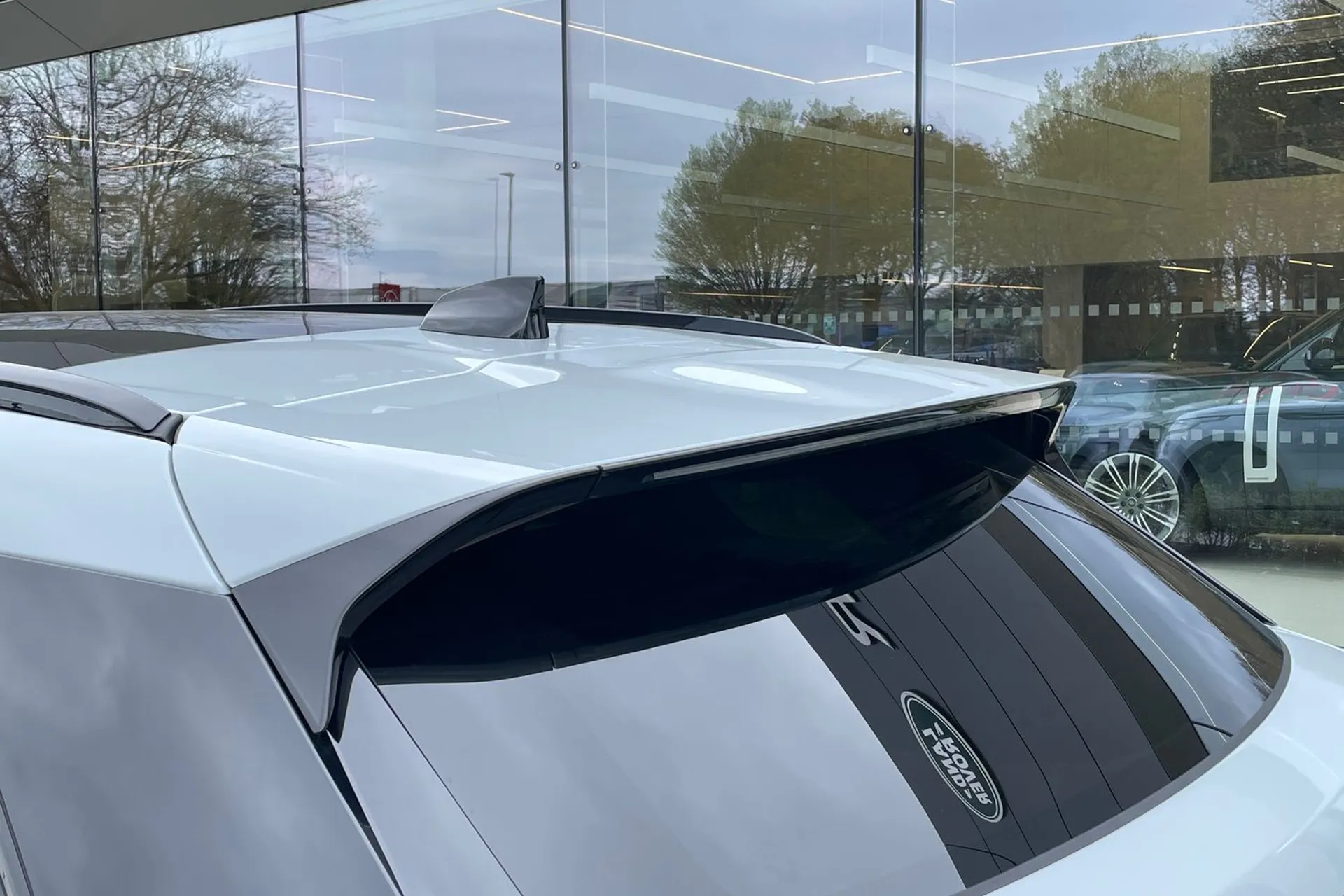 LAND ROVER RANGE ROVER VELAR thumbnail image number 24