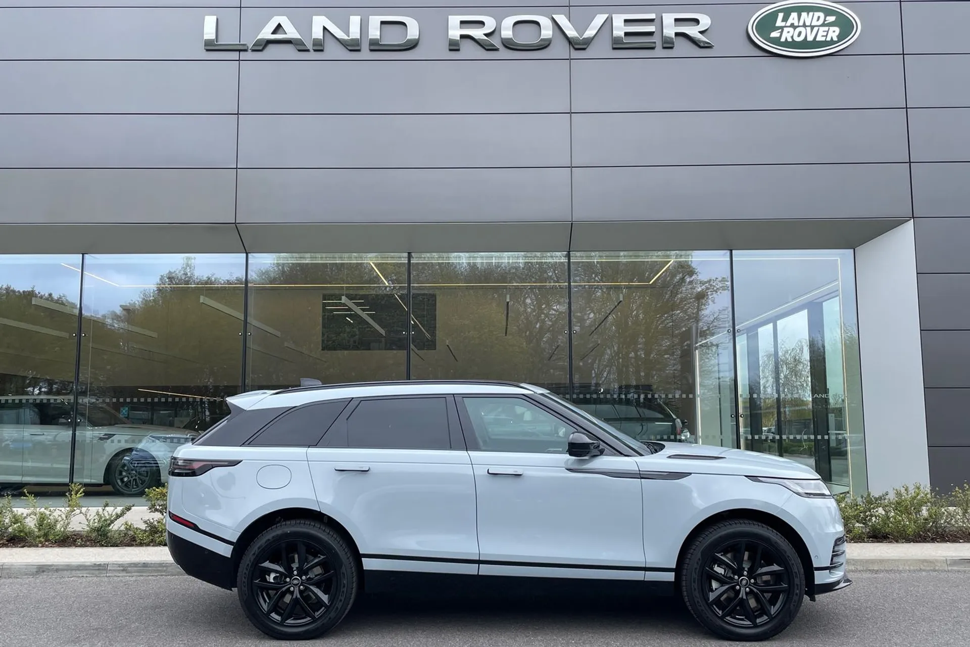LAND ROVER RANGE ROVER VELAR thumbnail image number 2