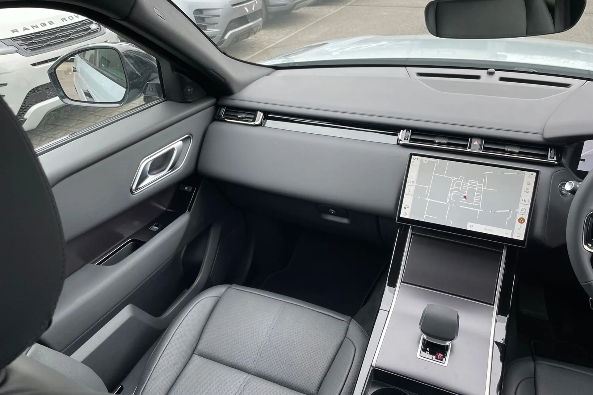 LAND ROVER RANGE ROVER VELAR thumbnail image number 18