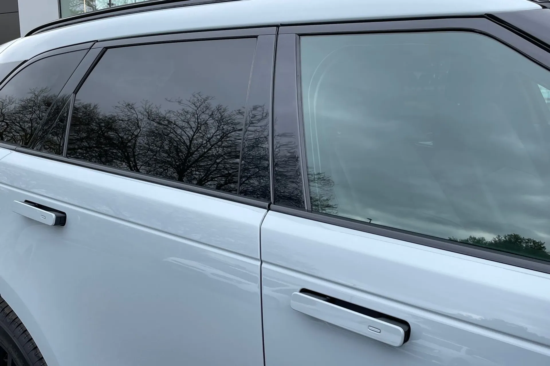 LAND ROVER RANGE ROVER VELAR thumbnail image number 23