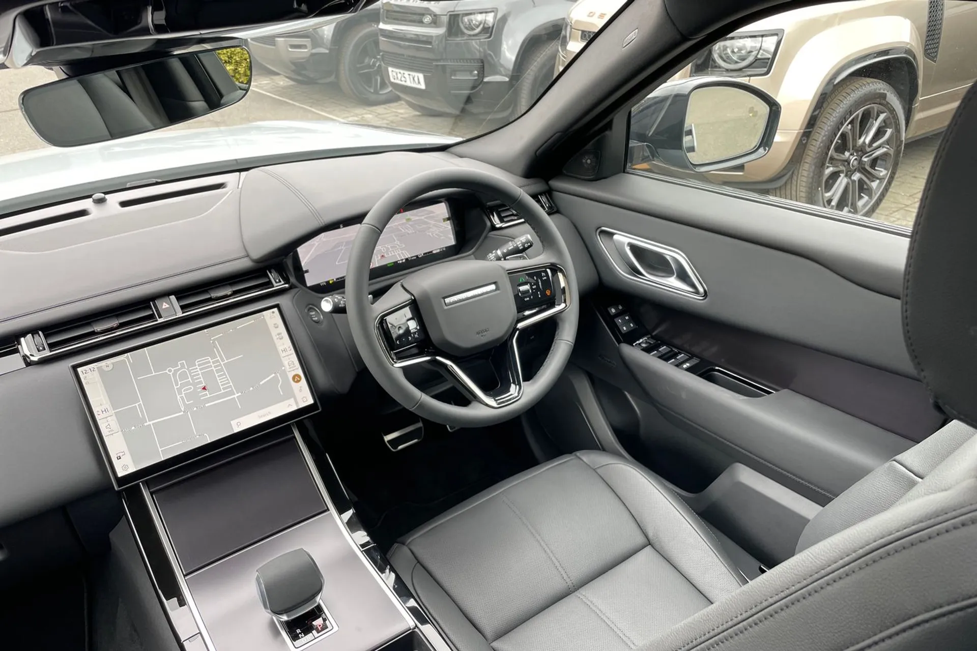 LAND ROVER RANGE ROVER VELAR thumbnail image number 21