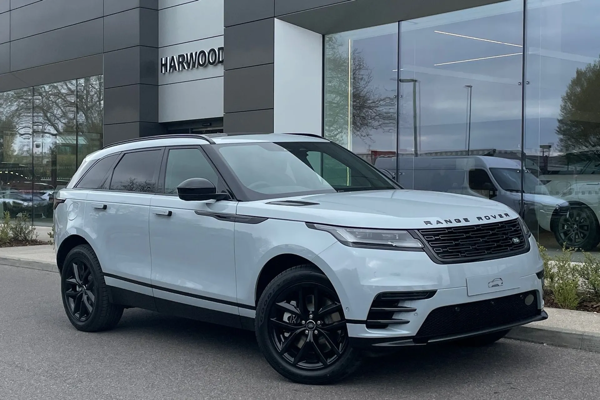 LAND ROVER RANGE ROVER VELAR focused image