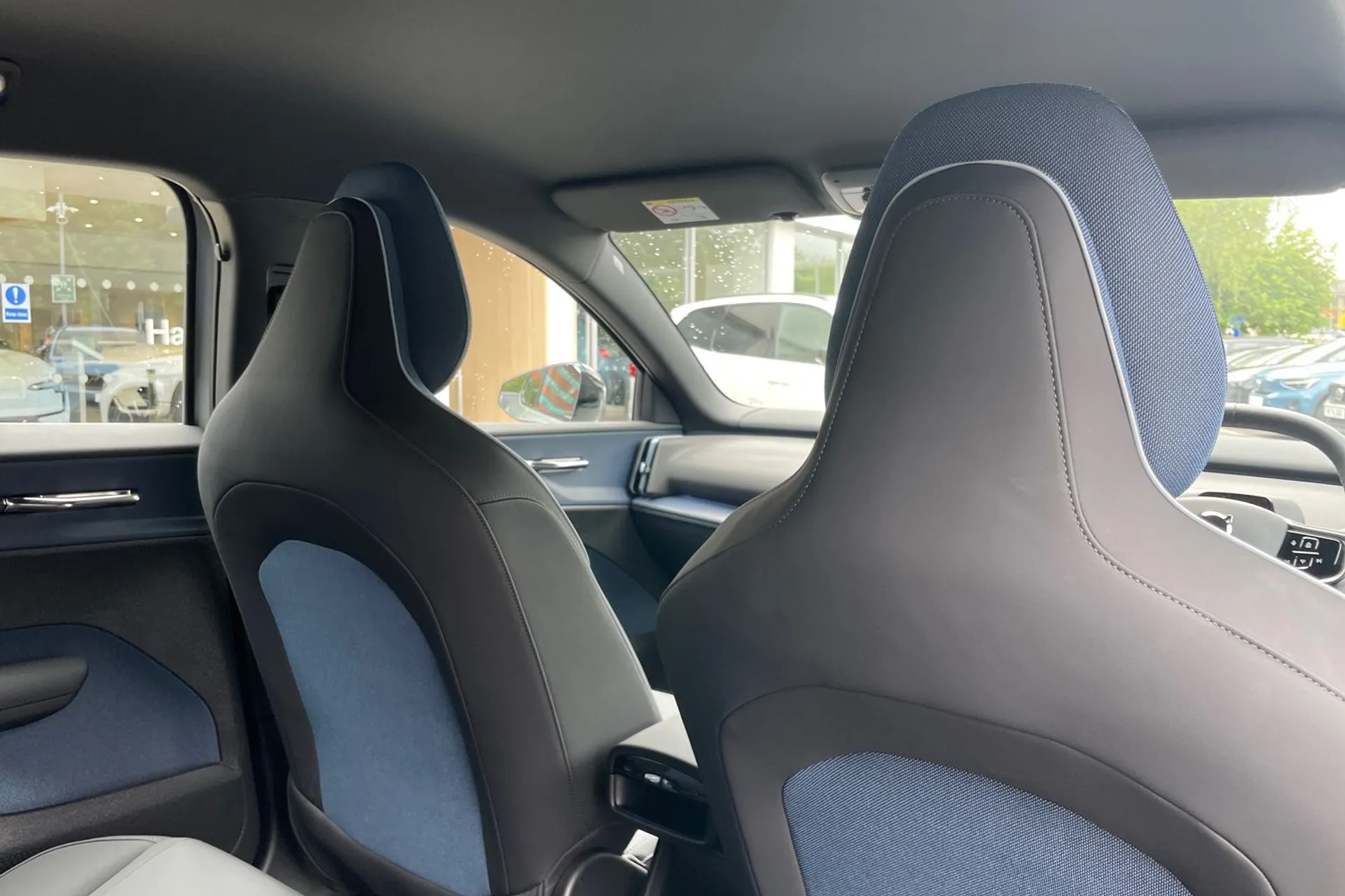 Volvo EX30 thumbnail image number 23
