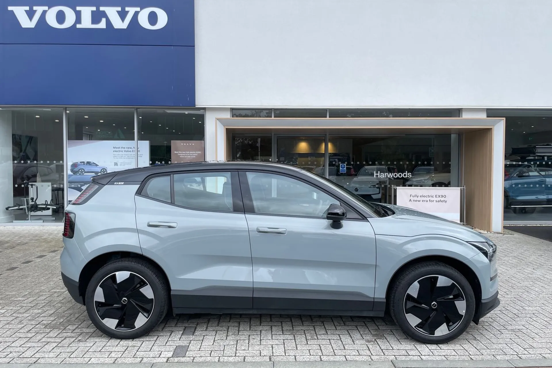 Volvo EX30 thumbnail image number 2