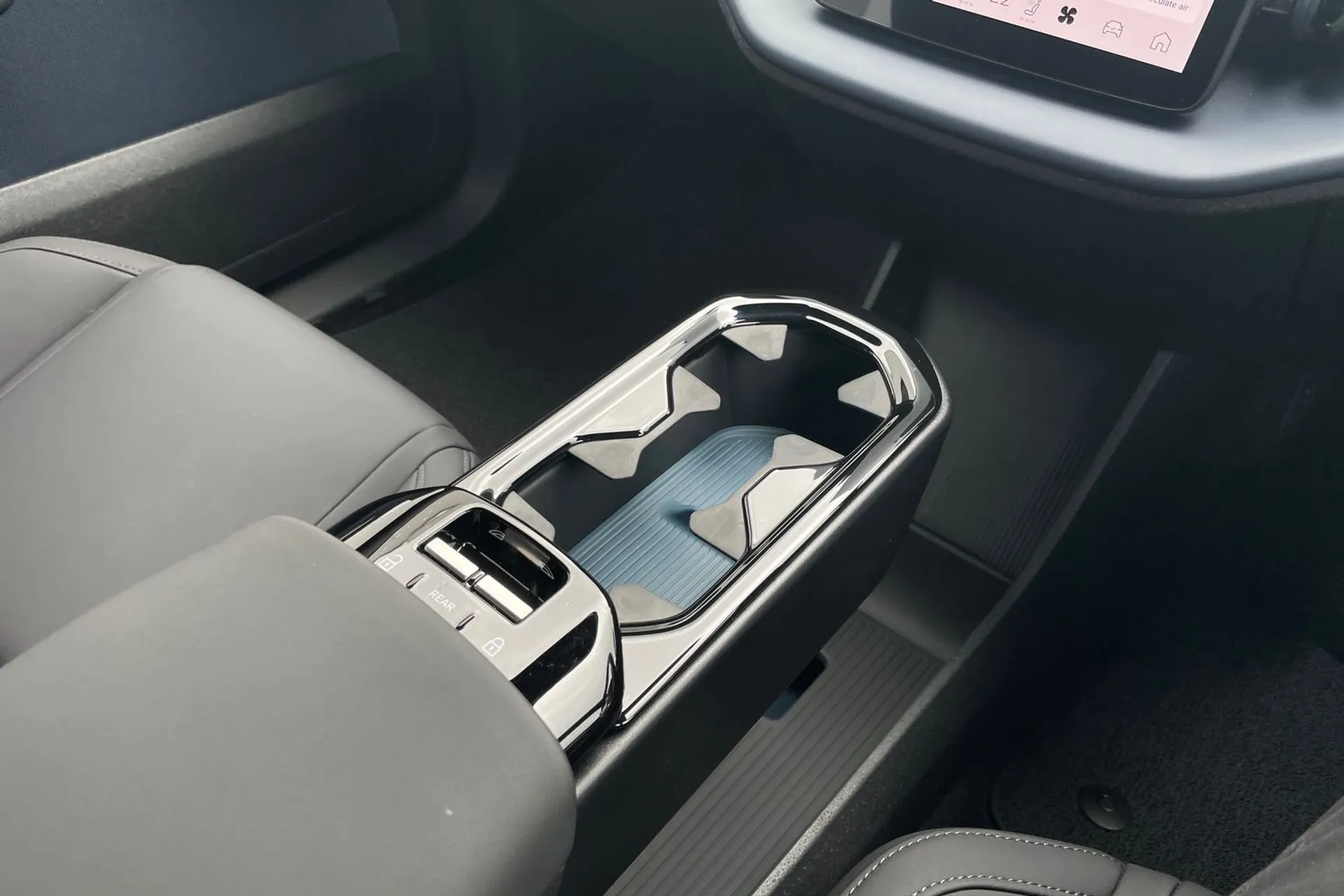 Volvo EX30 thumbnail image number 43