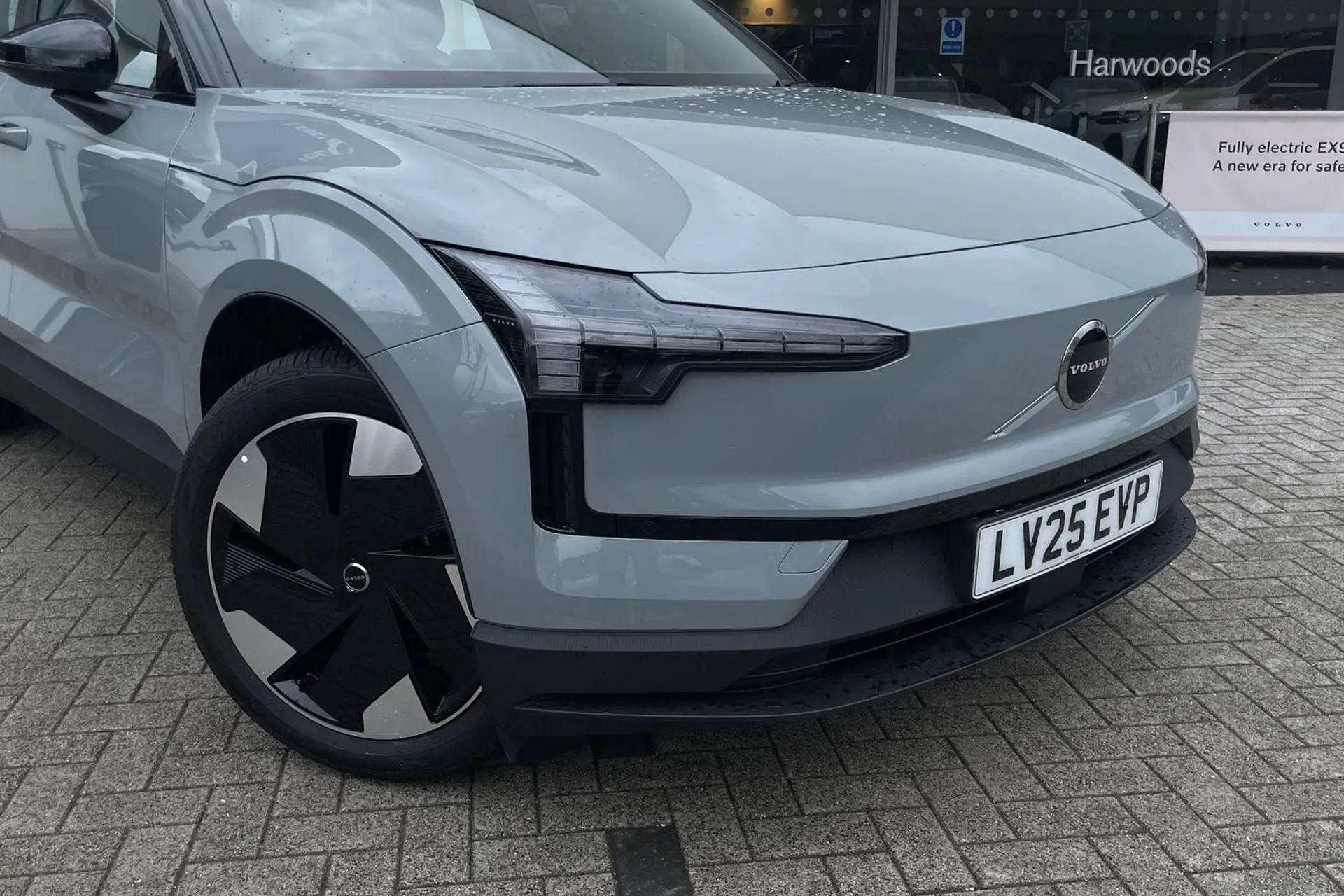 Volvo EX30 thumbnail image number 6